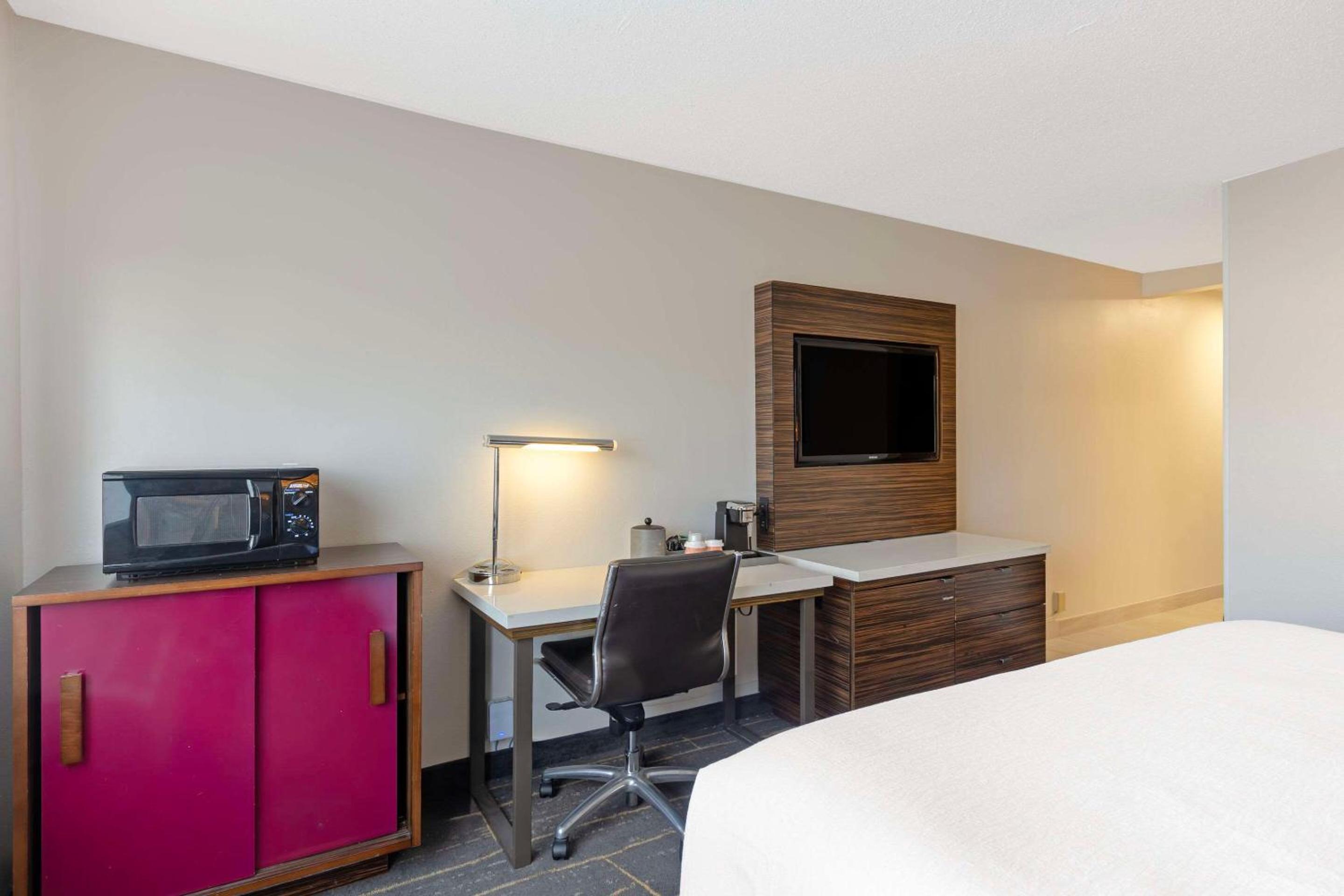 Standard King Room - Photo 1