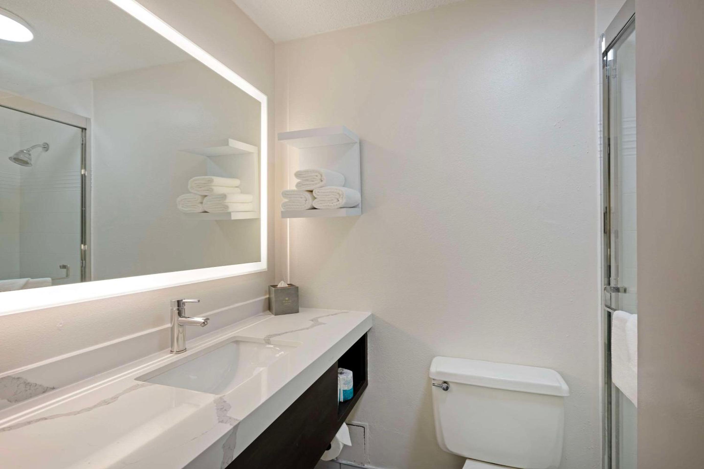 Standard King Room - Photo 3