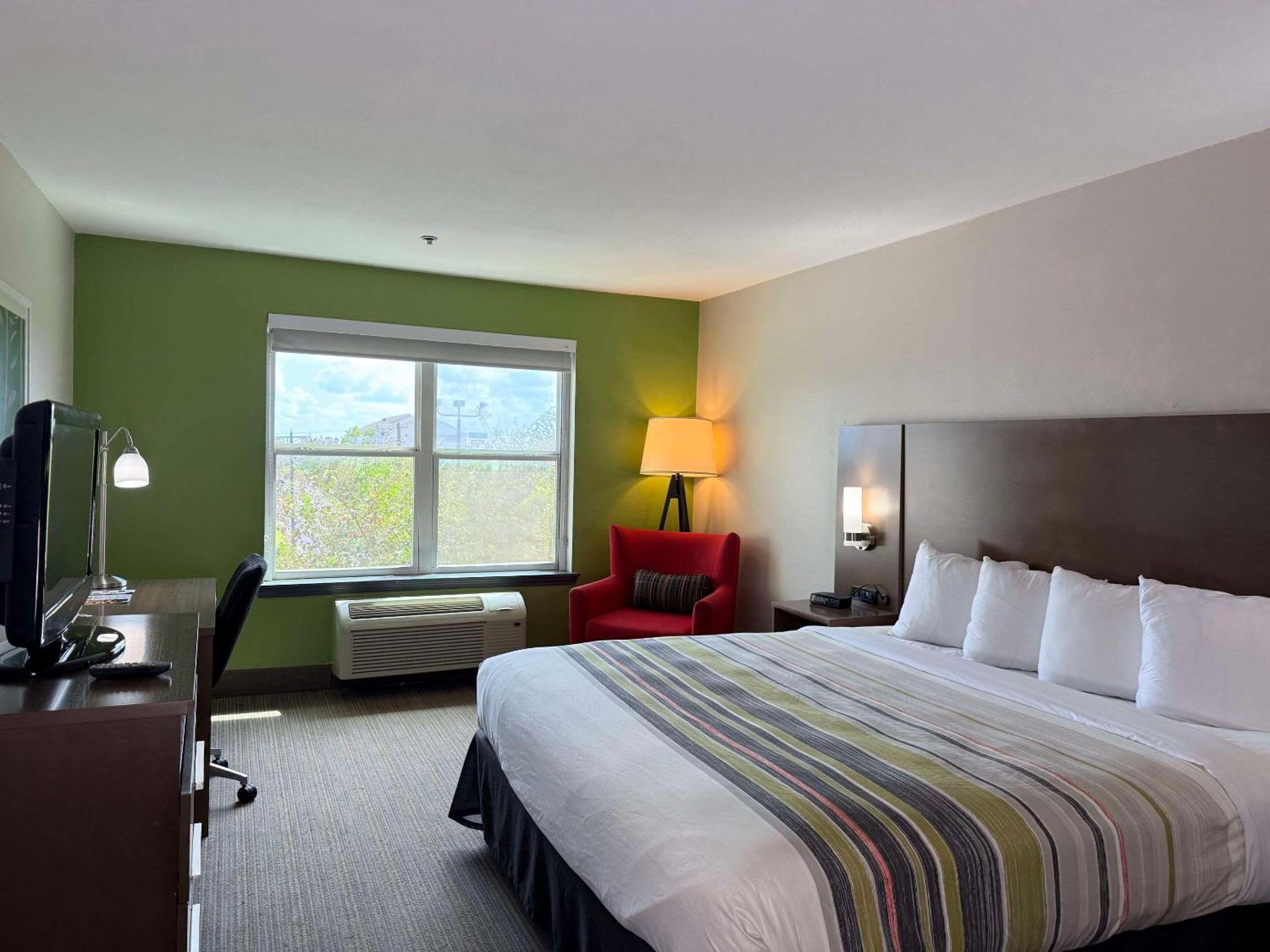 King Room - Non-Smoking - Photo 1