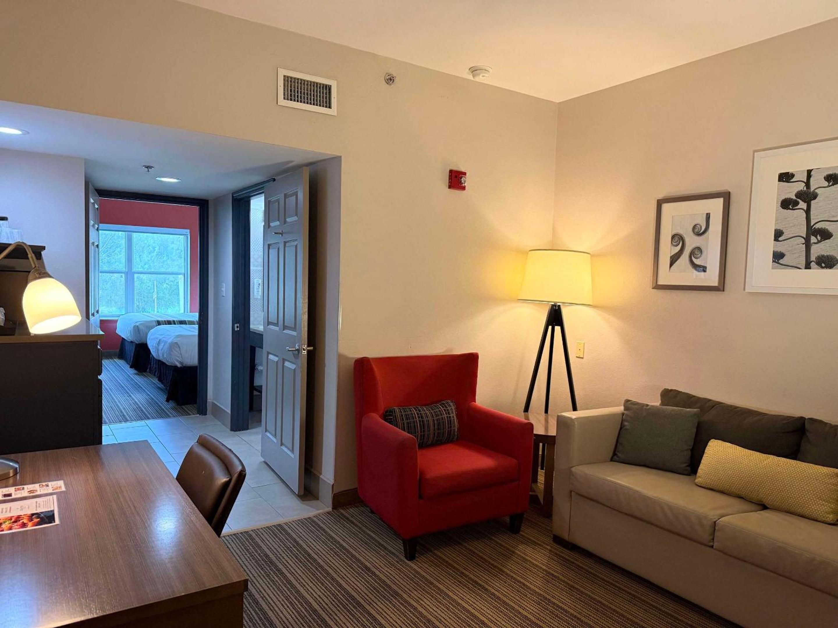 One-Bedroom Suite with Two Queen Beds and Sofa Bed - Non-Smoking - Photo 1
