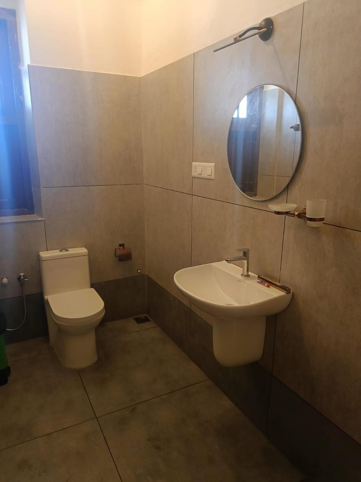 Queen Room photo 2
