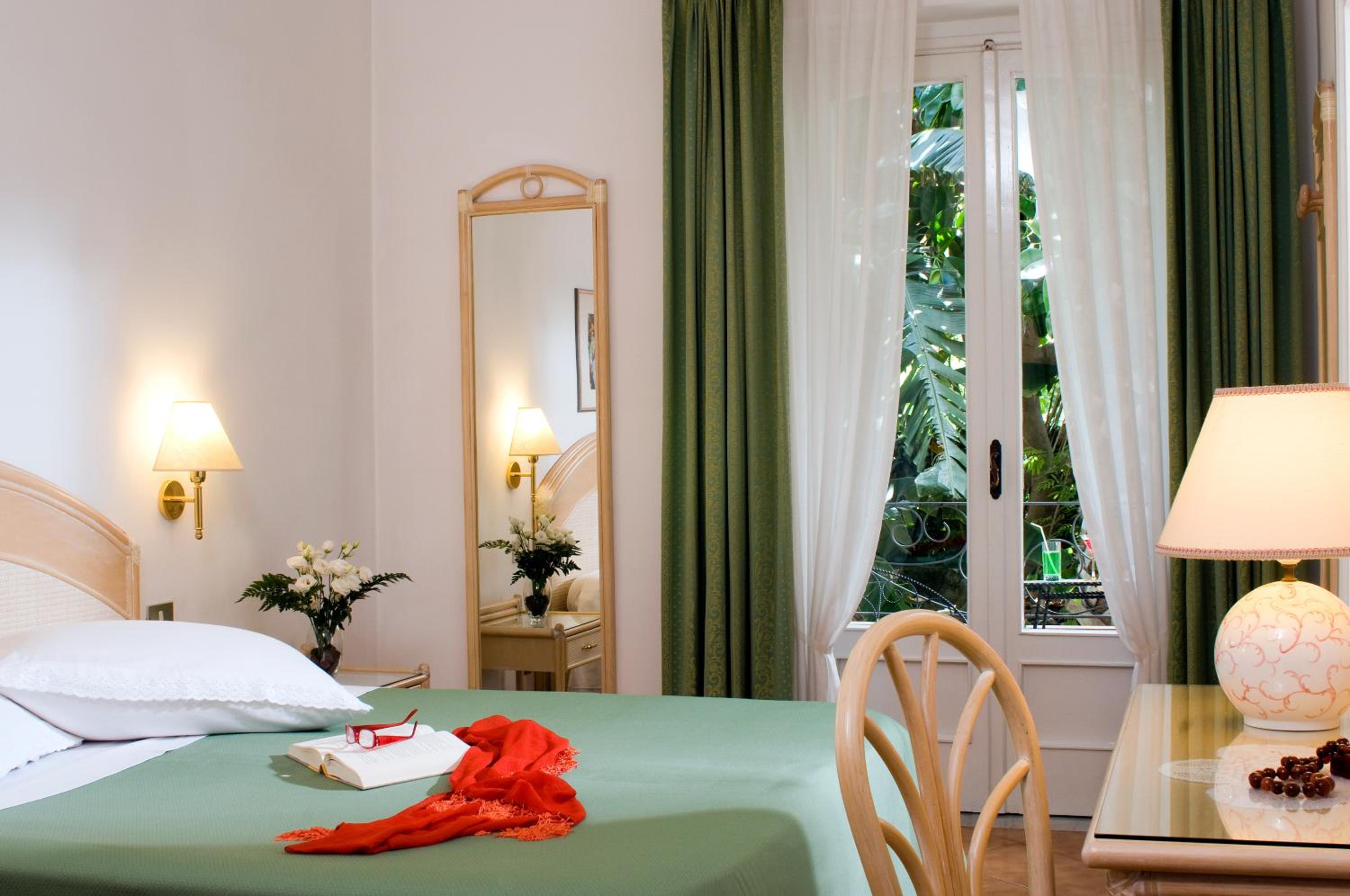 Deluxe Double Room - Photo 1