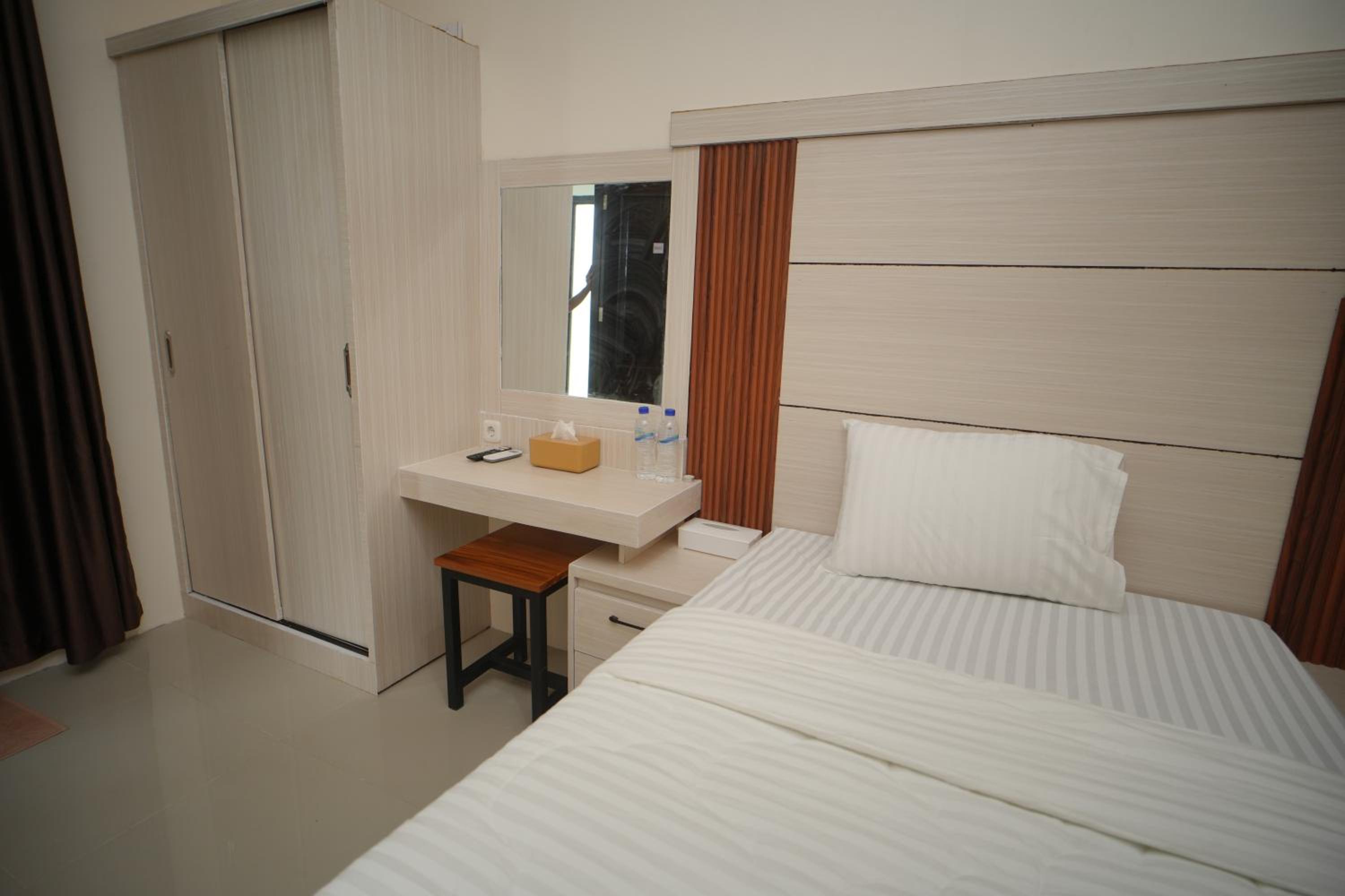 Twin Room with Private Bathroom photo 1