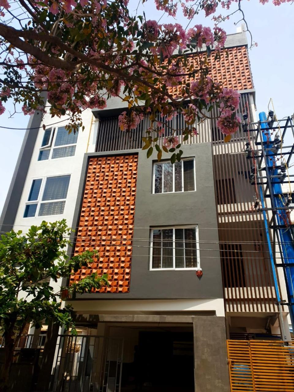 One-Bedroom Apartment - Photo 2