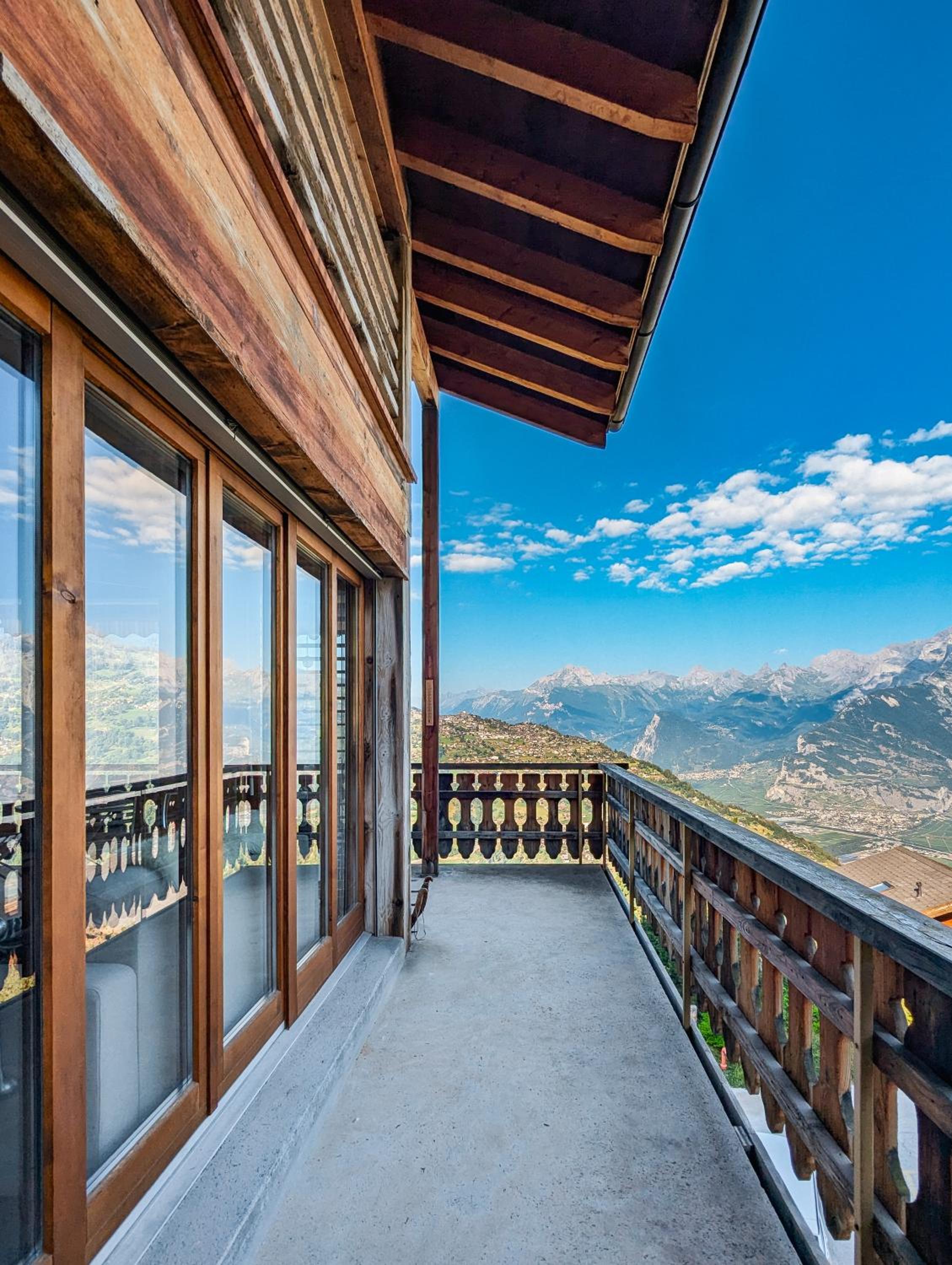 Two-Bedroom Apartment with View photo 2