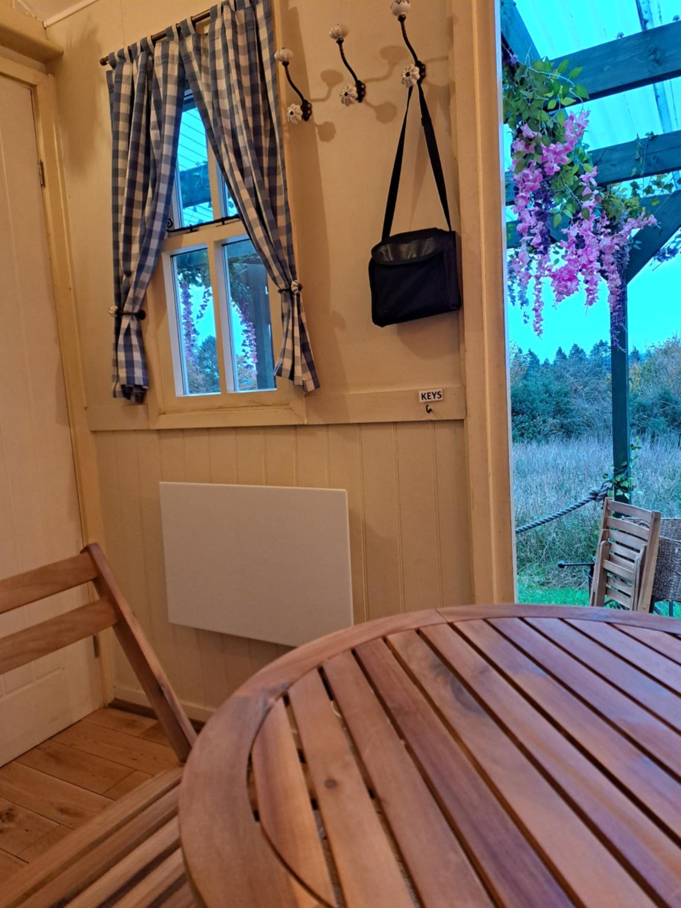 Bluebell Shepherds Hut - Photo 19