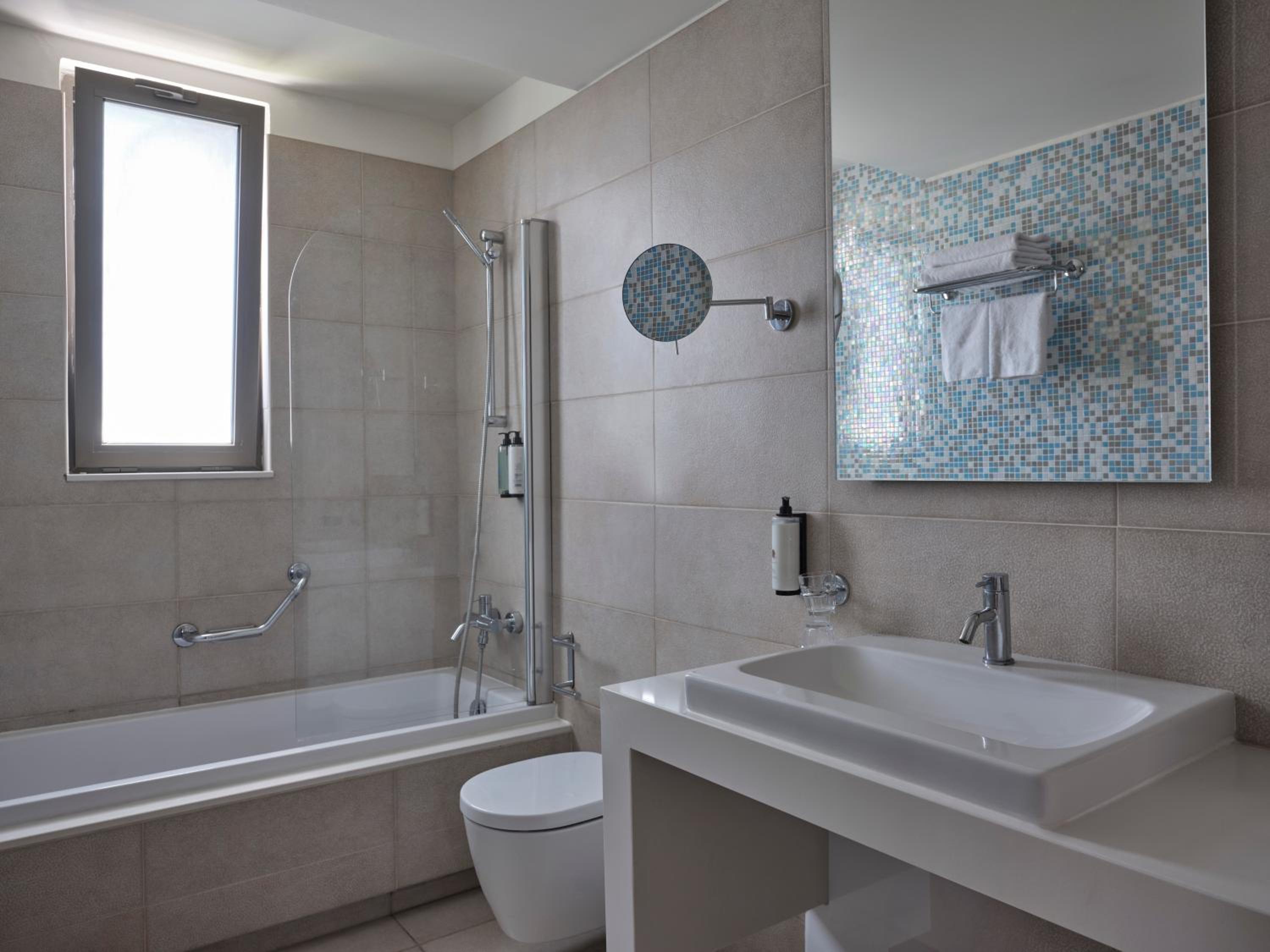 One Bedroom Suite Limited Sea View thumbnail 5