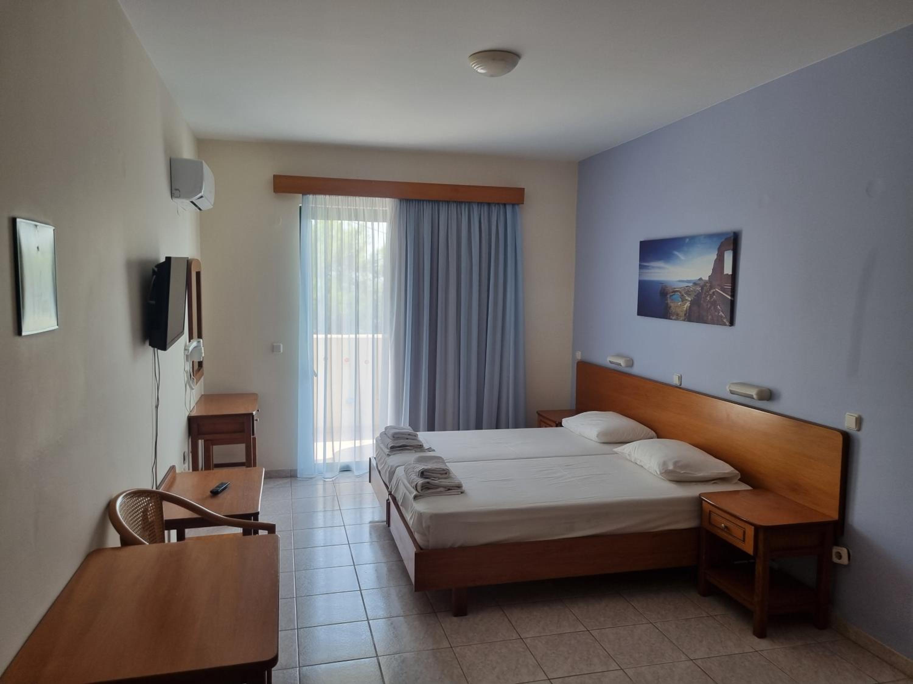 Studio (2 Adults)
