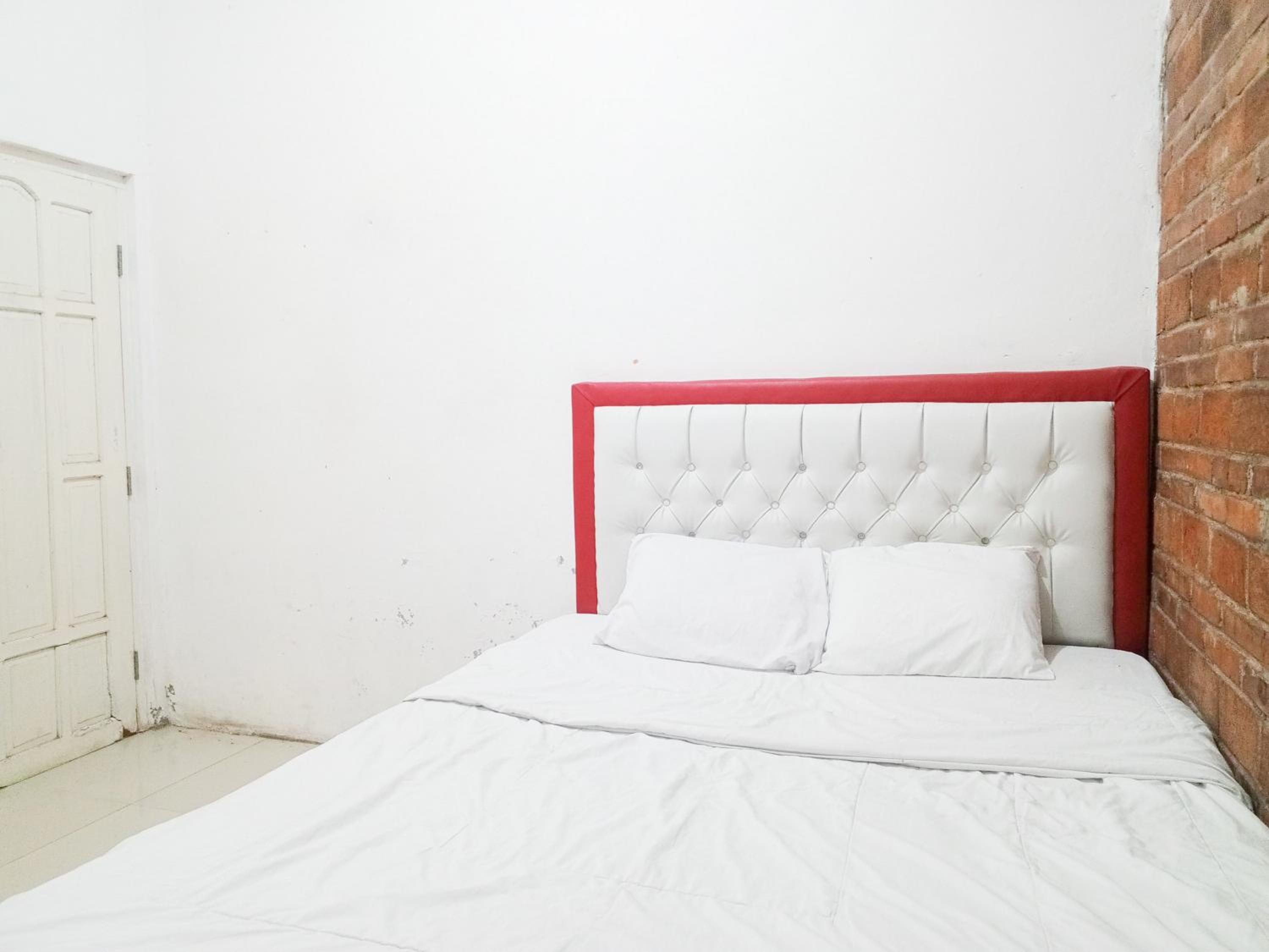 Standard Double Room - Photo 13