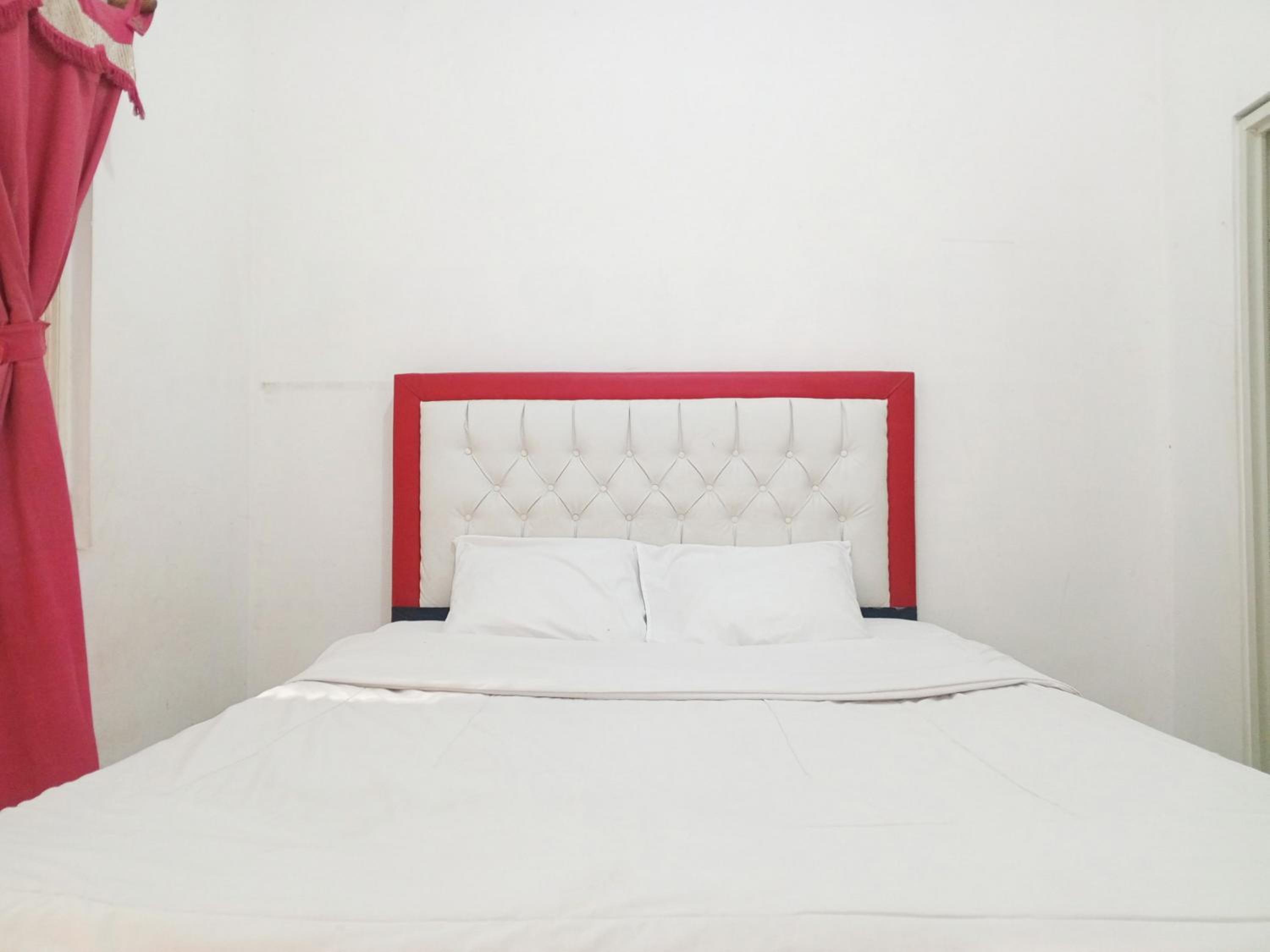 Standard Double Room - Photo 11