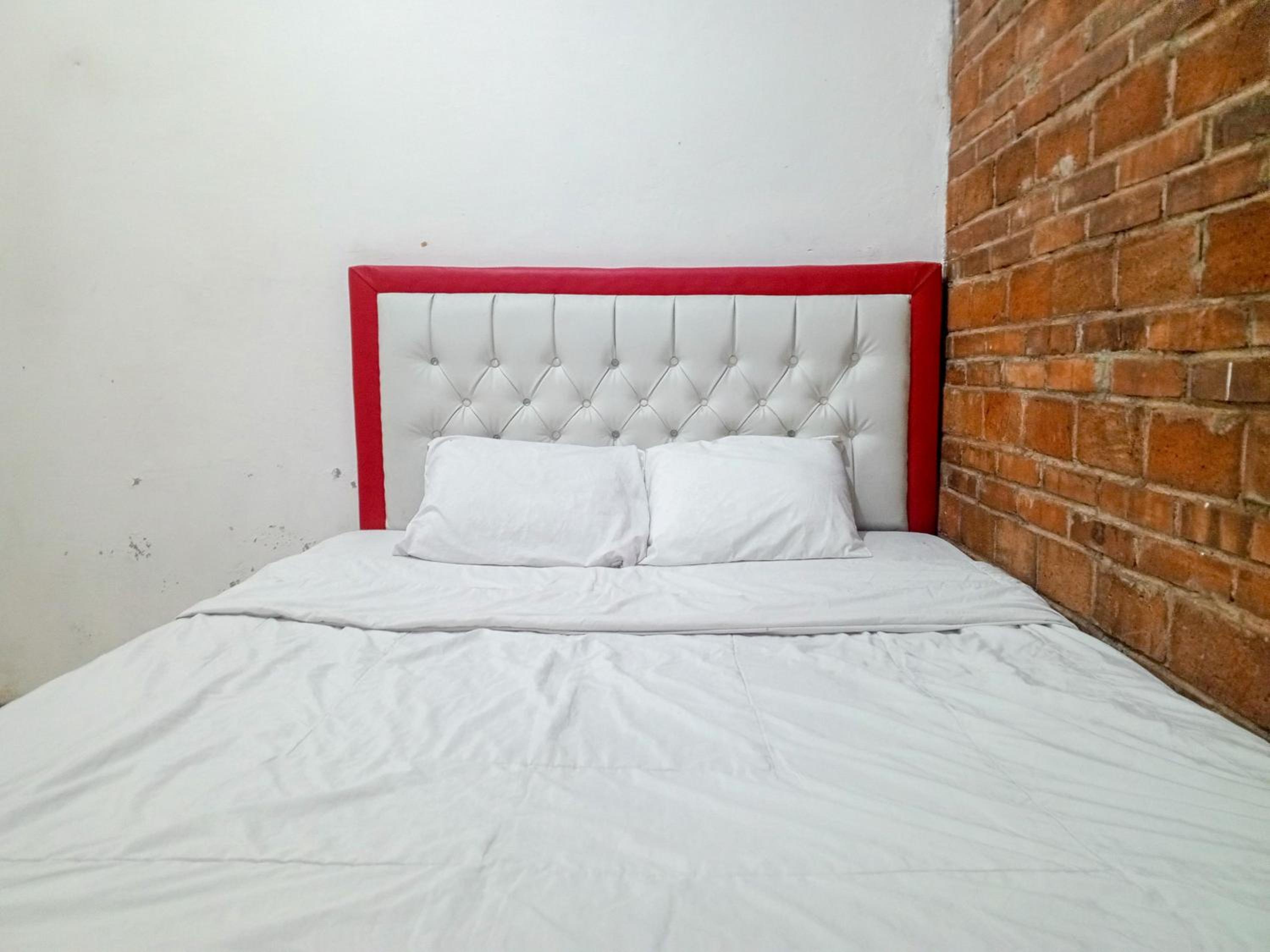 Standard Double Room - Photo 9