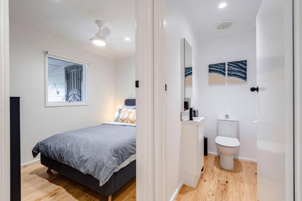Three-Bedroom House photo 3