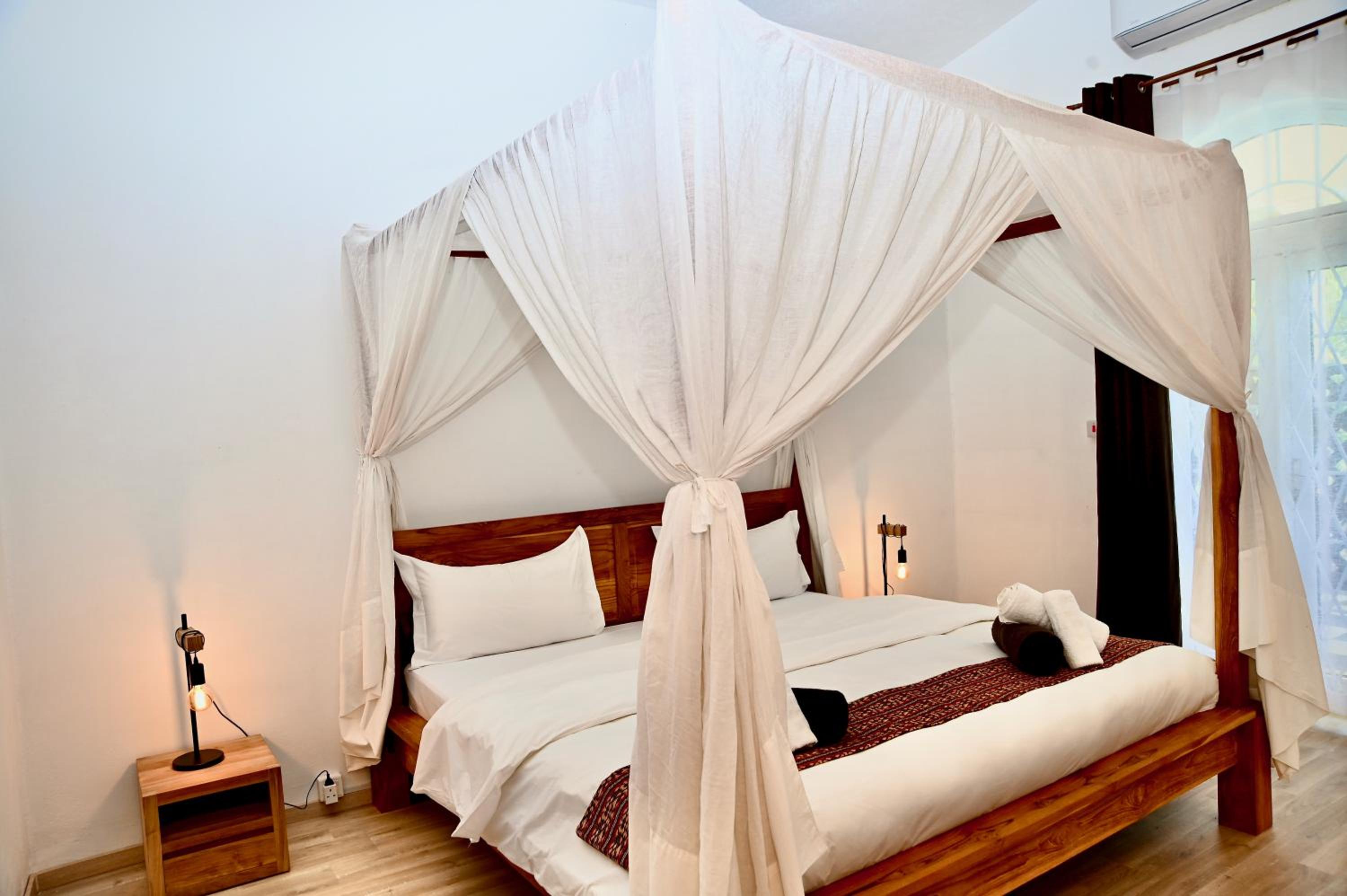 Deluxe Suite with Sea View - Photo 8