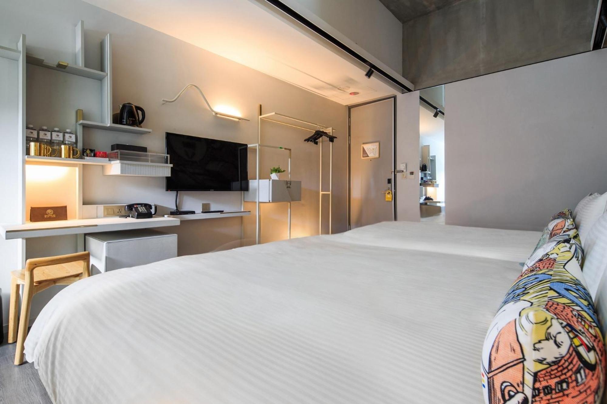 Superior Quadruple Room thumbnail 6