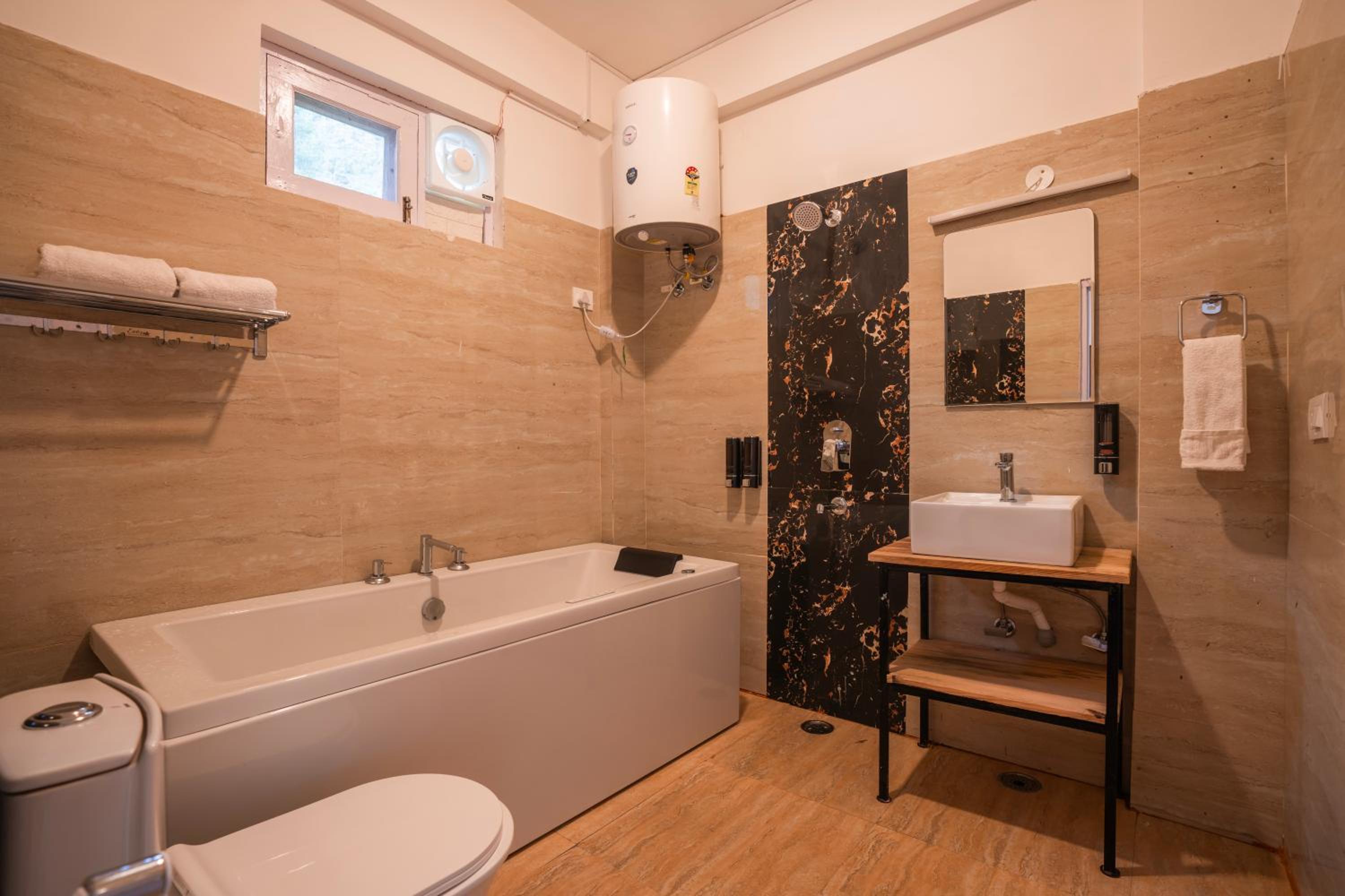 King Room with Spa Bath - Photo 4