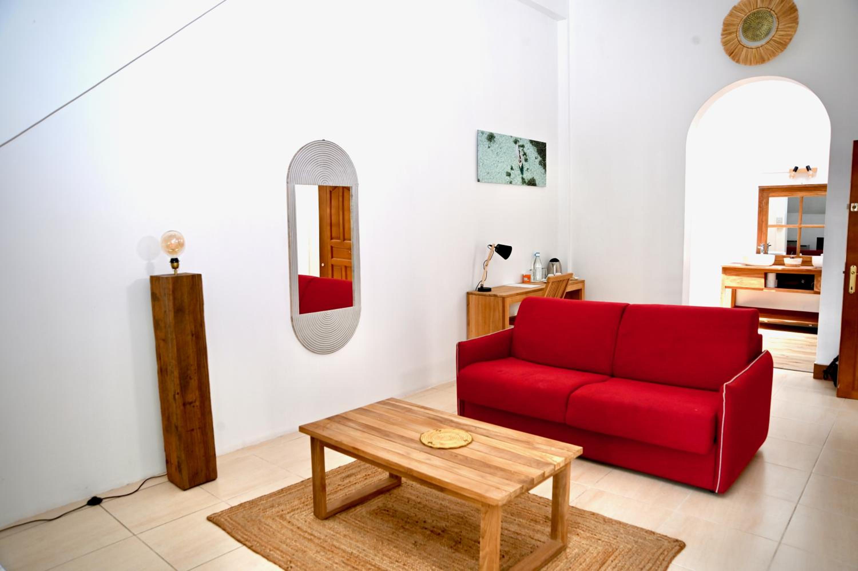 Deluxe Suite with Sea View - Photo 2