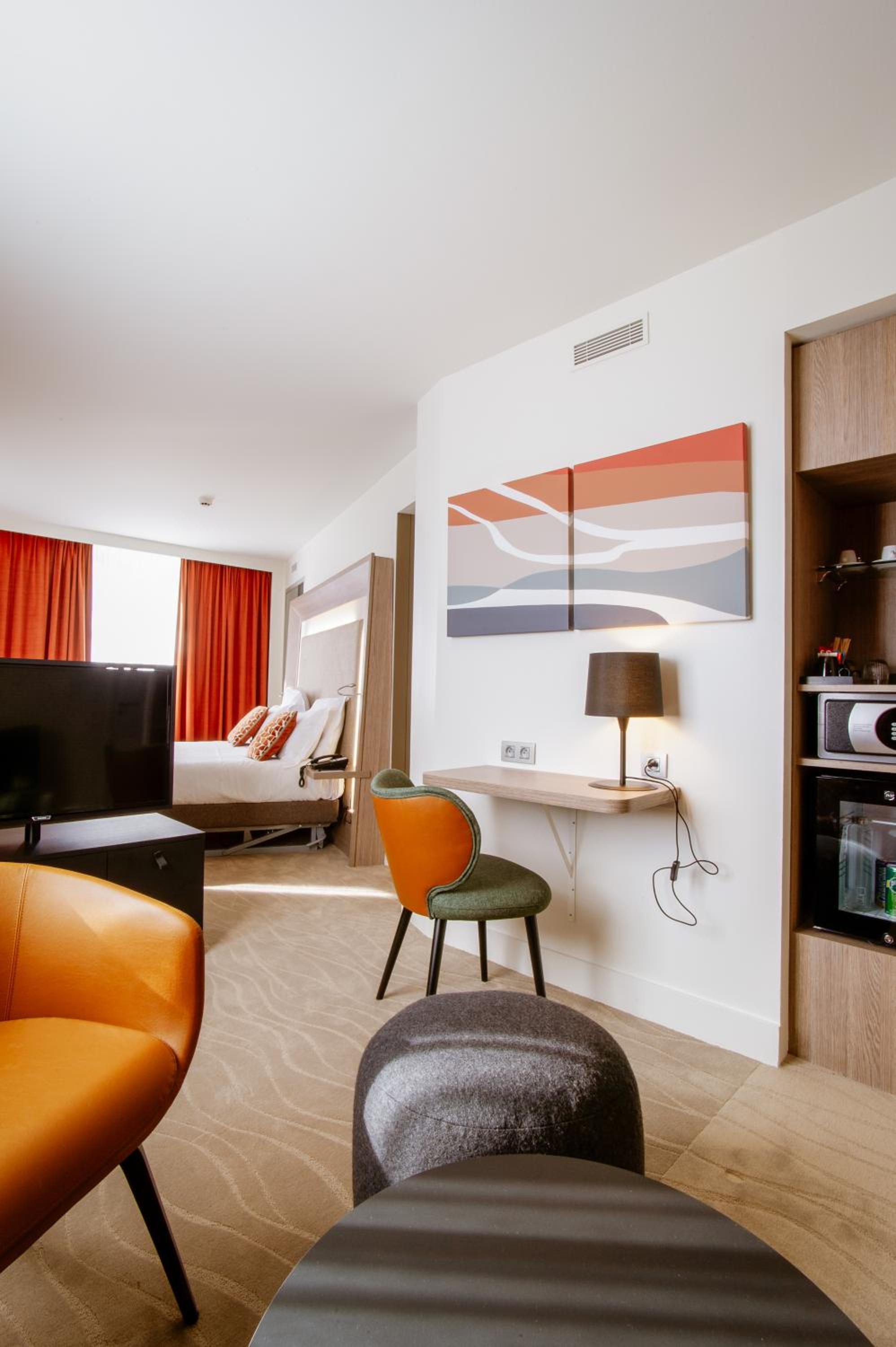 Suite with Double Bed and Double Sofa - Photo 4