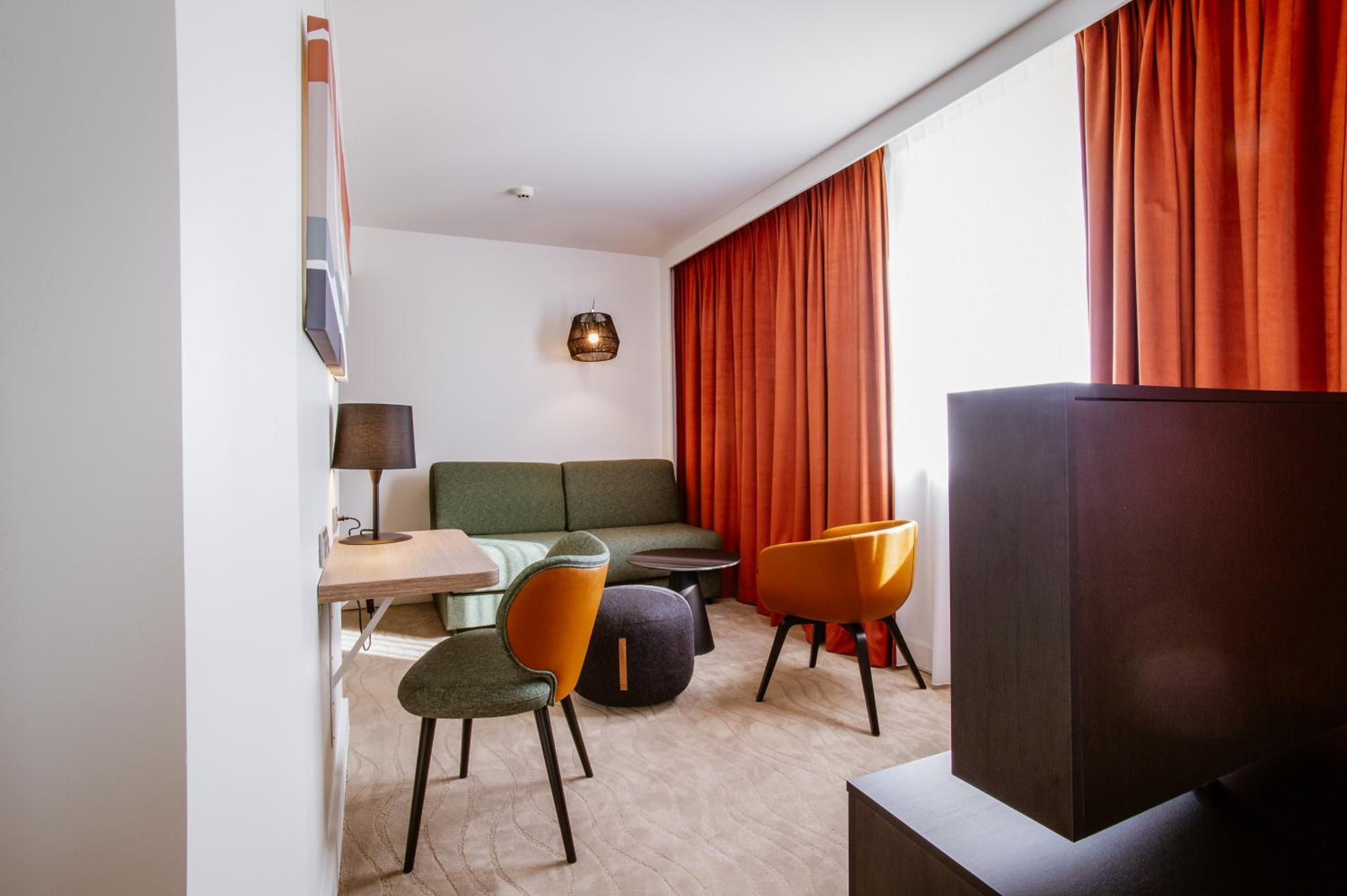 Suite with Double Bed and Double Sofa - Photo 3