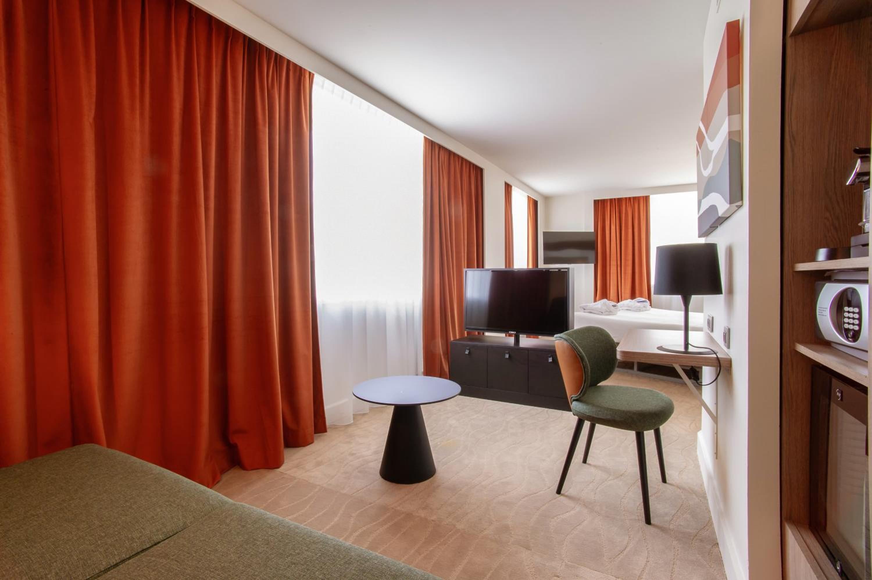 Suite with Double Bed and Double Sofa - Photo 5