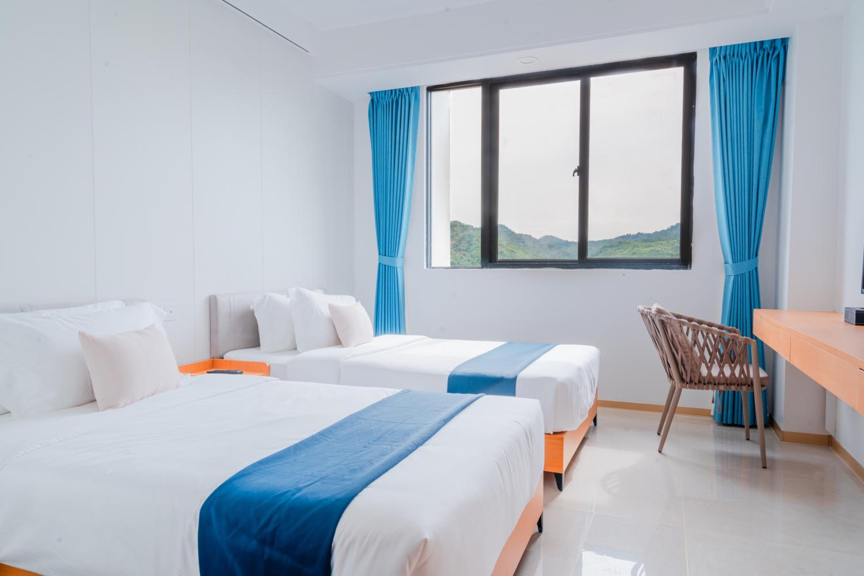 Deluxe Double Or Twin Room - Photo 4