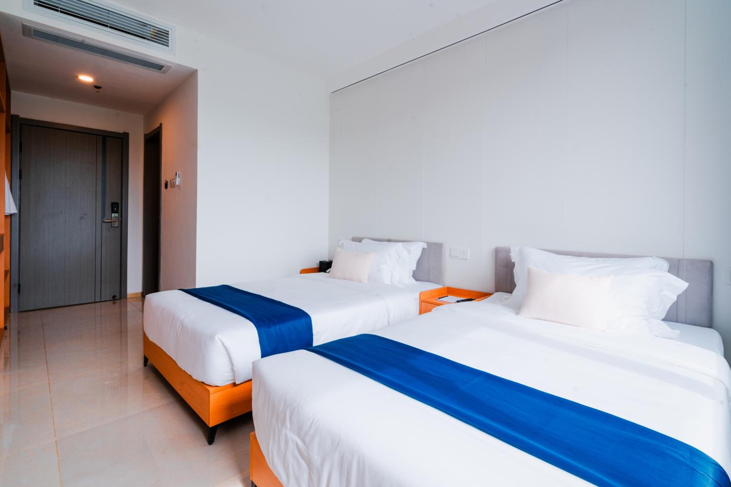 Deluxe Double Or Twin Room - Photo 2