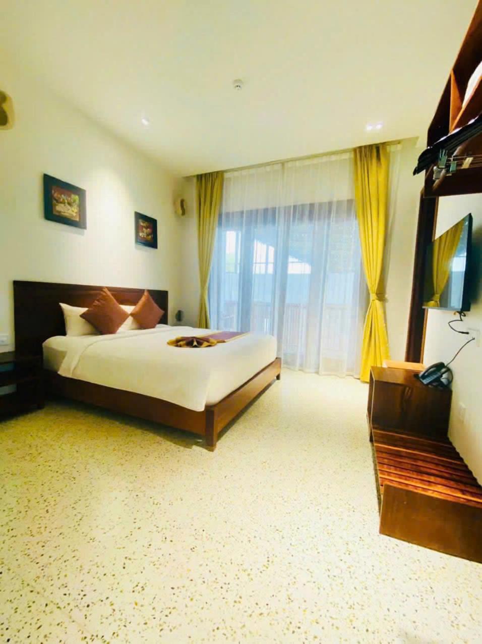 Suite with Balcony - Photo 6