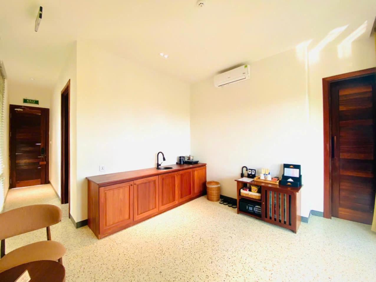 Suite with Balcony - Photo 11