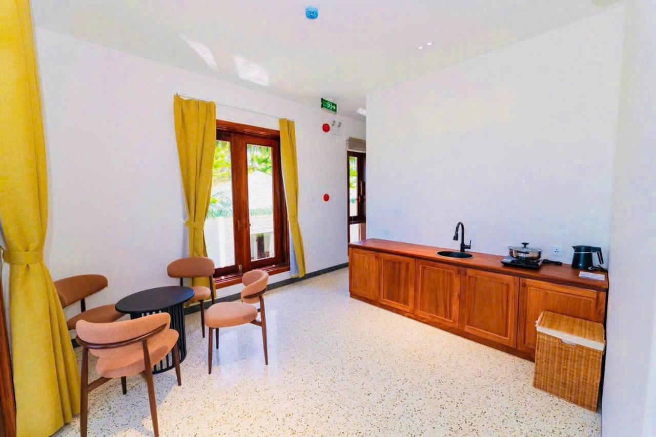 Suite with Balcony - Photo 2
