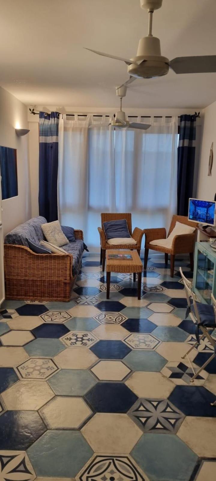 One-Bedroom Apartment photo 3