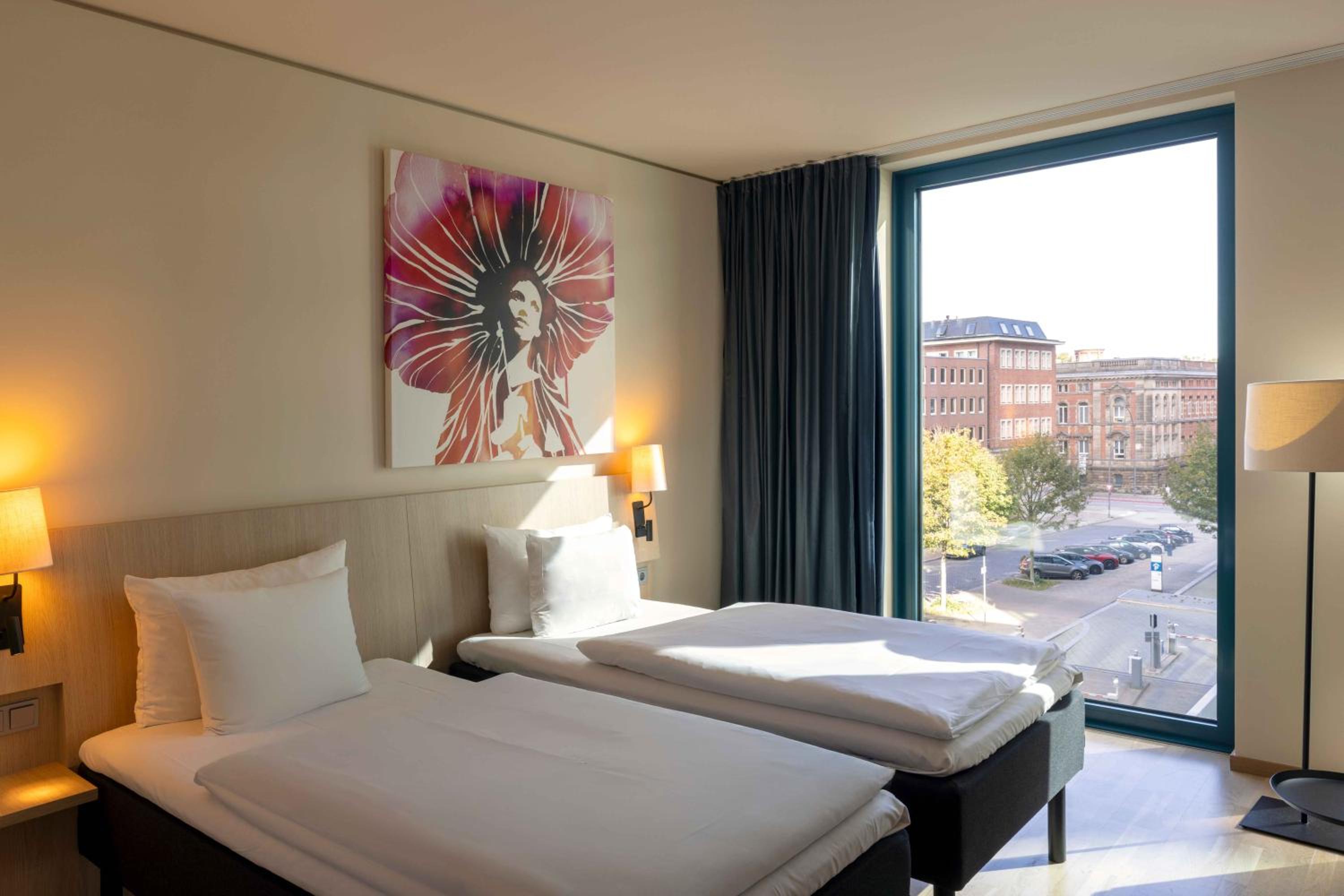 Standard Double or Twin Room thumbnail 6