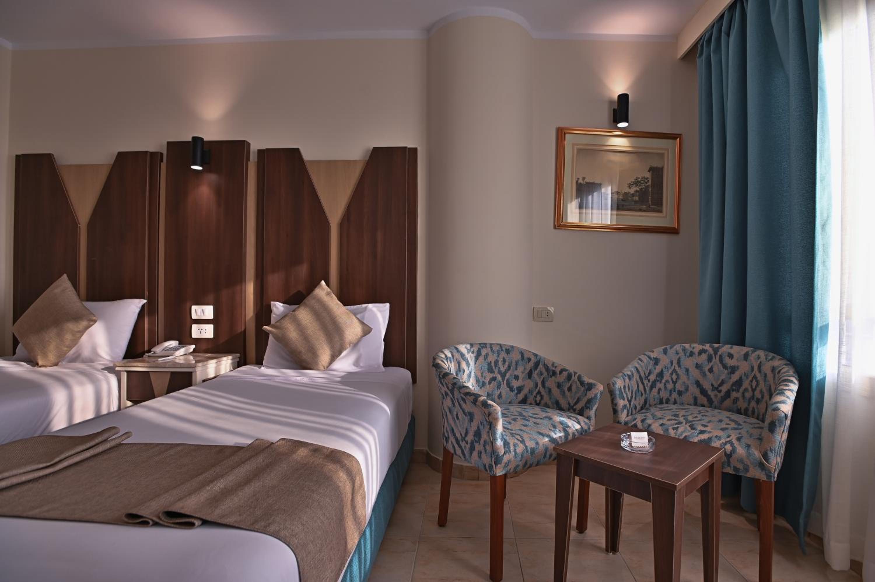 Standard Twin Room - Photo 5