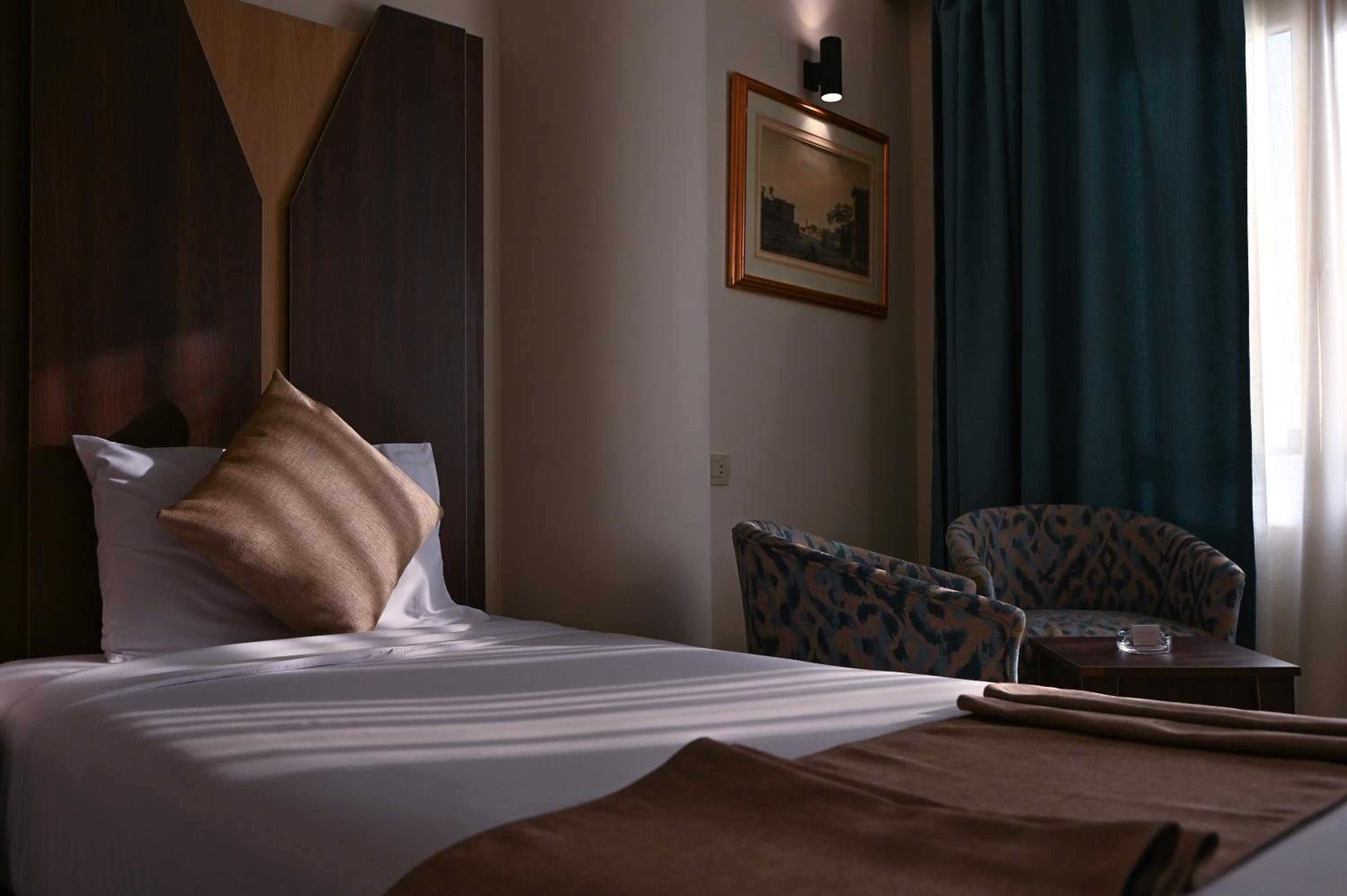 Standard Twin Room - Photo 1
