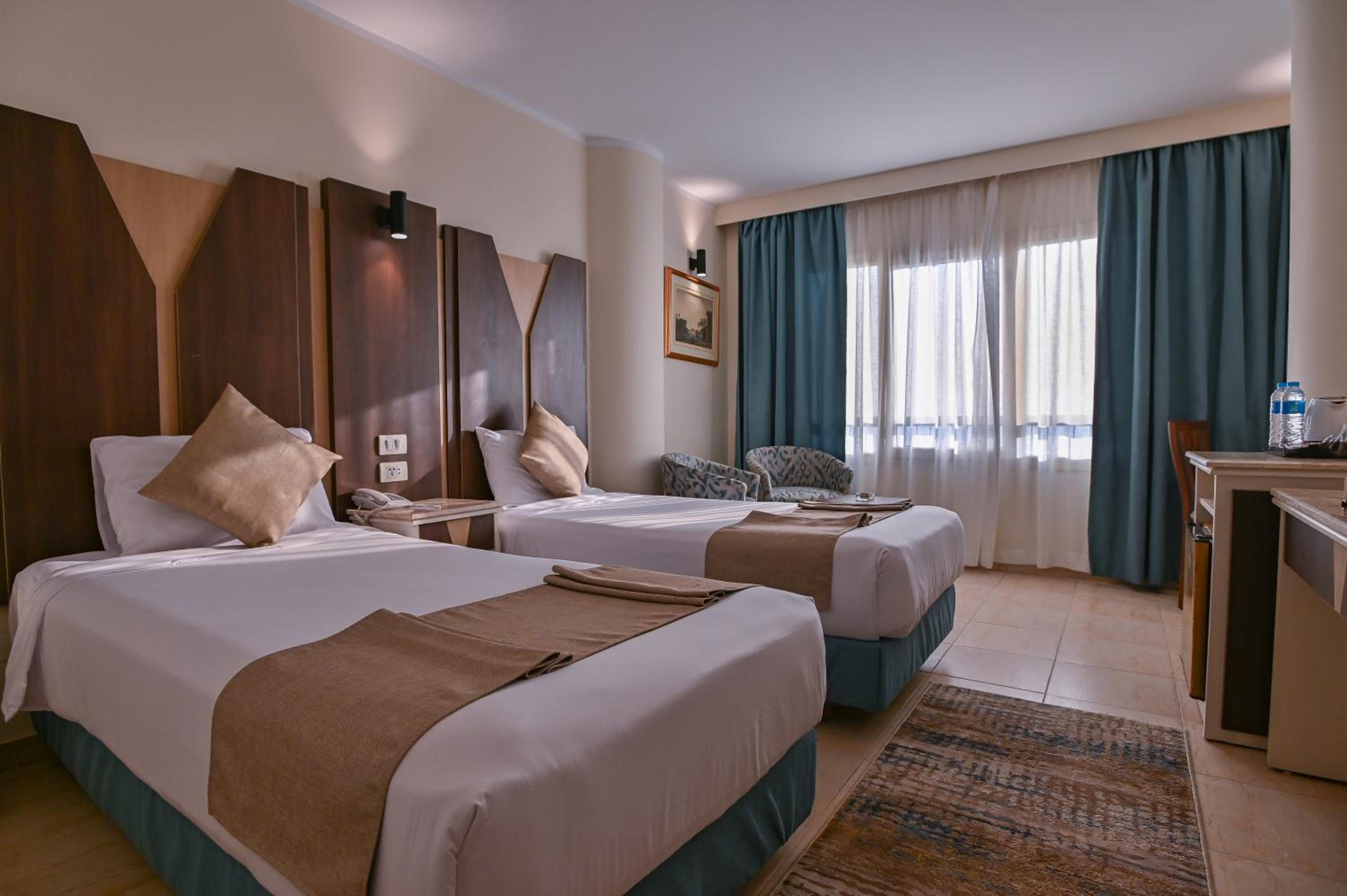 Standard Twin Room - Photo 6