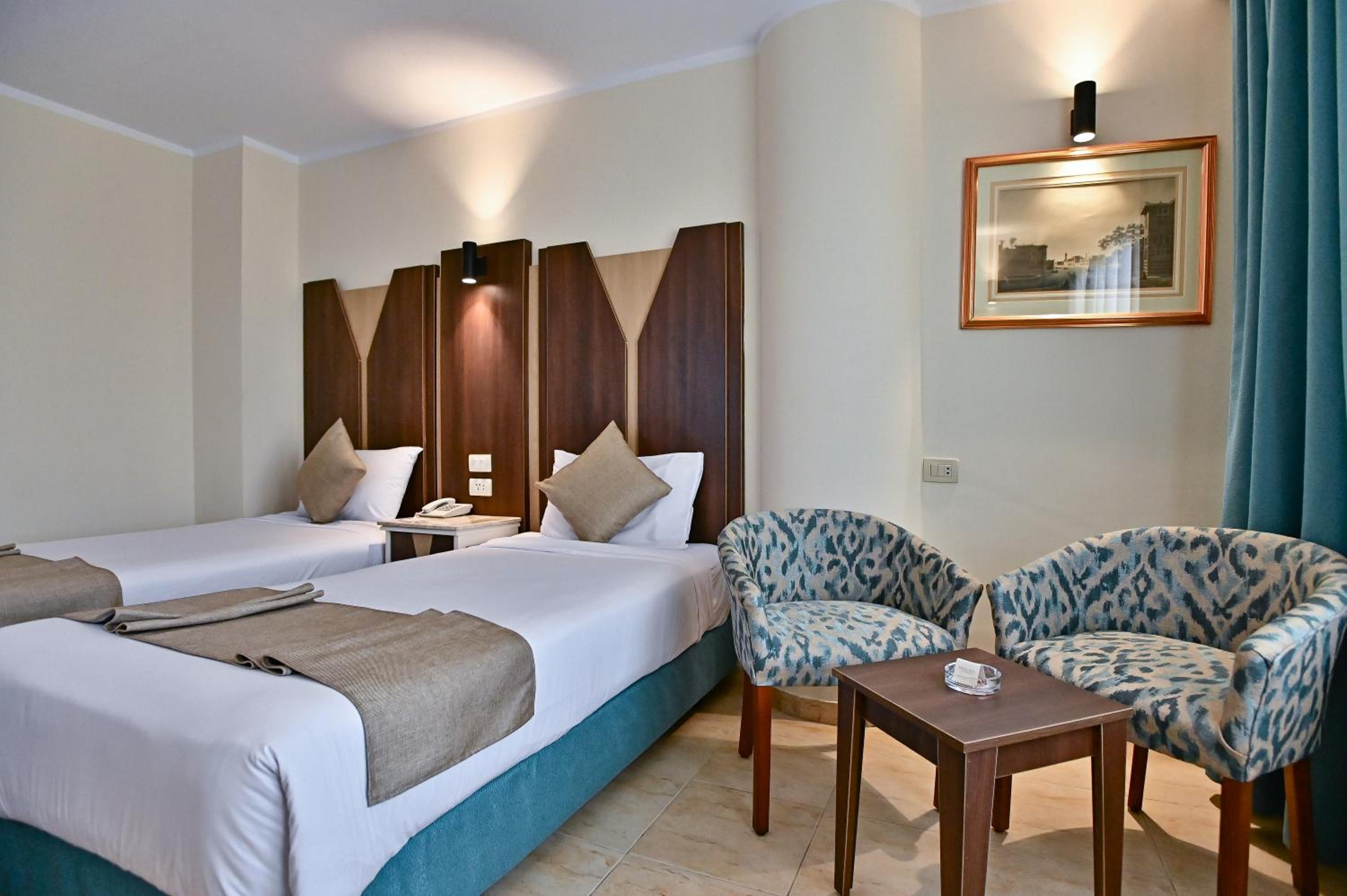 Standard Twin Room - Photo 7