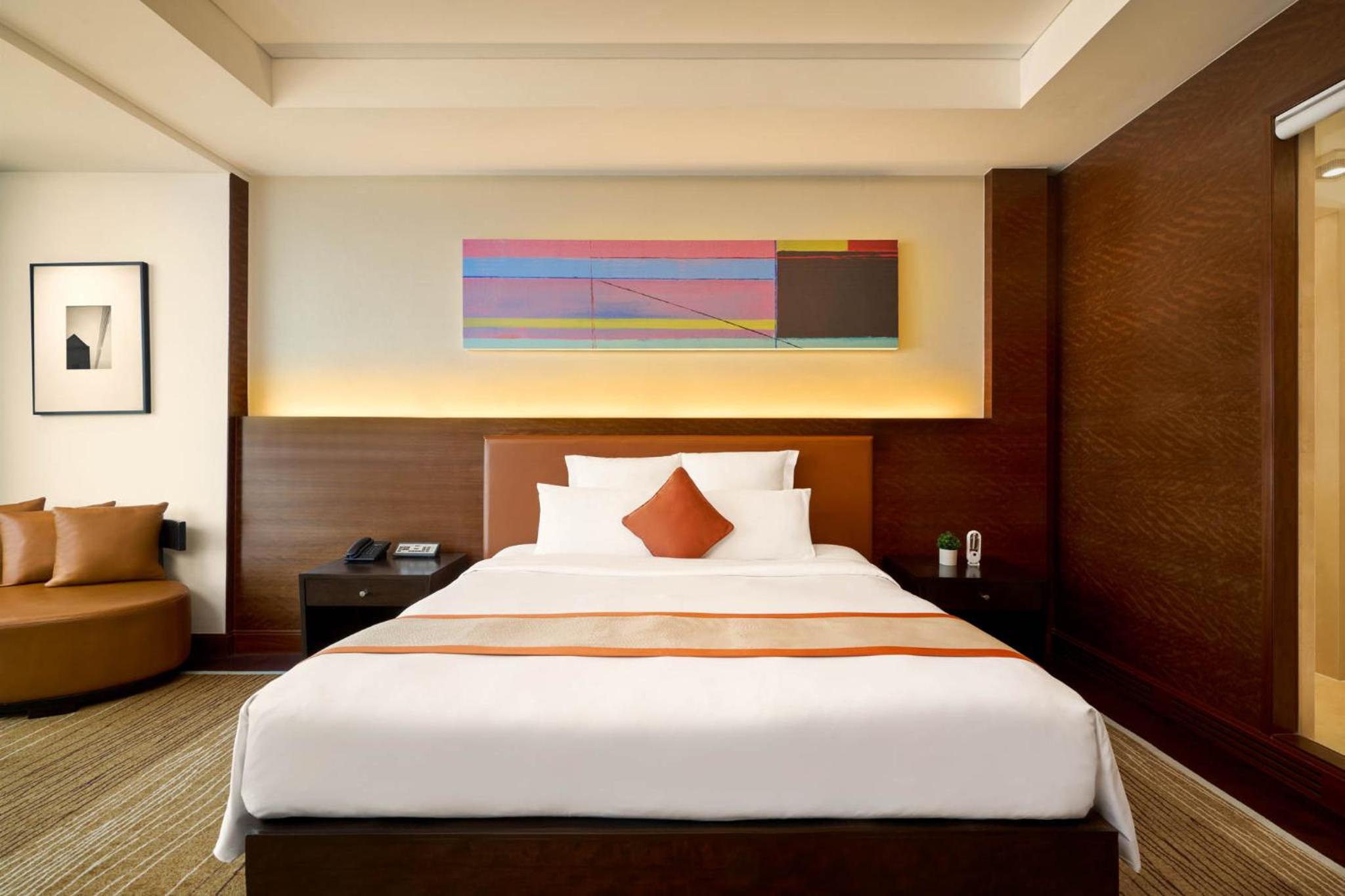 Deluxe Club Double Room With Club Benefit thumbnail 6