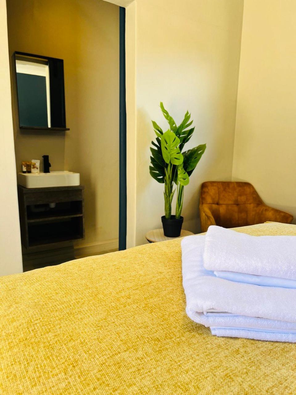 Standard Double Room with Shared Bathroom photo 1