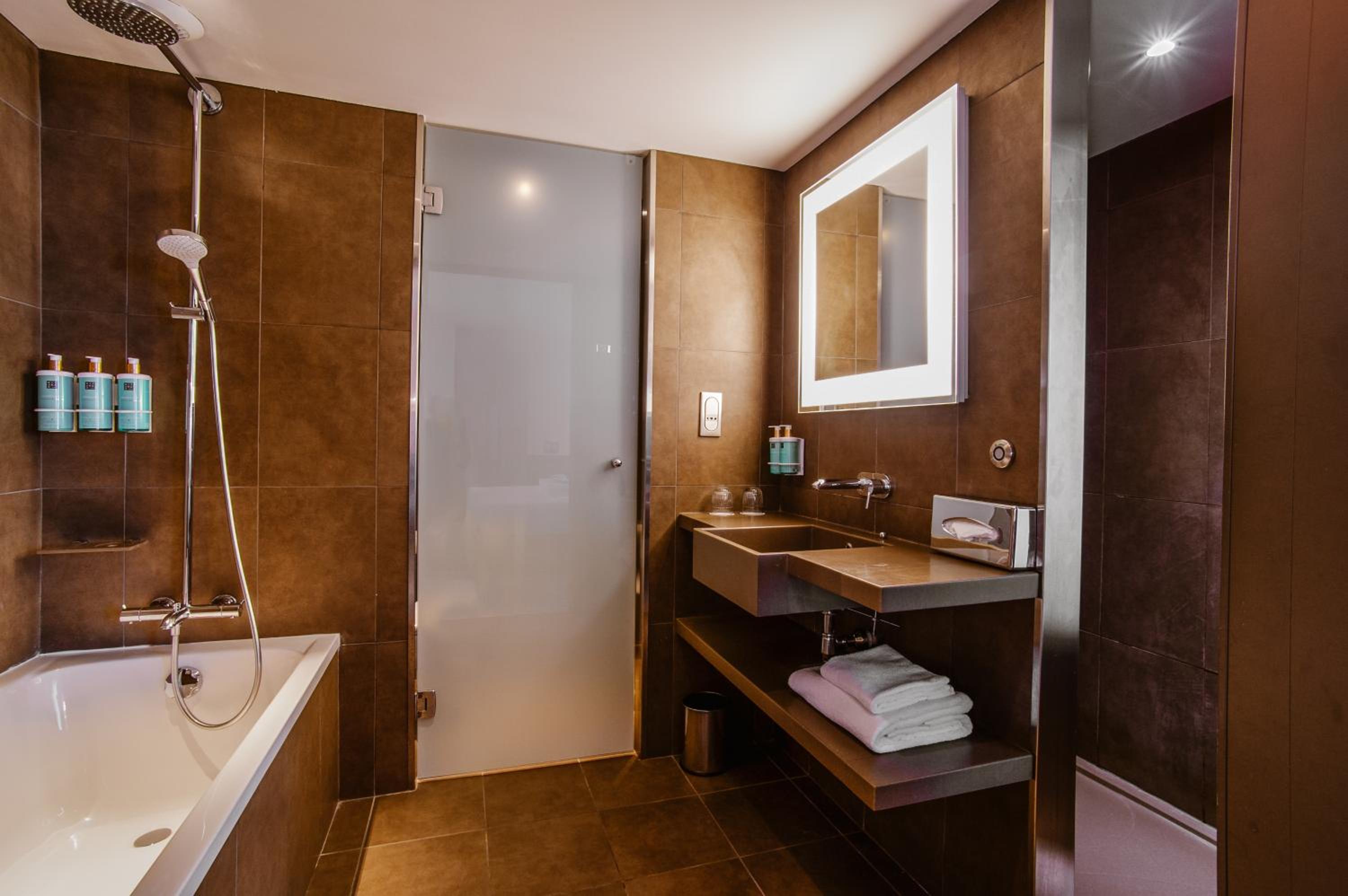 Executive Double Room with Sofa Bed - Photo 2