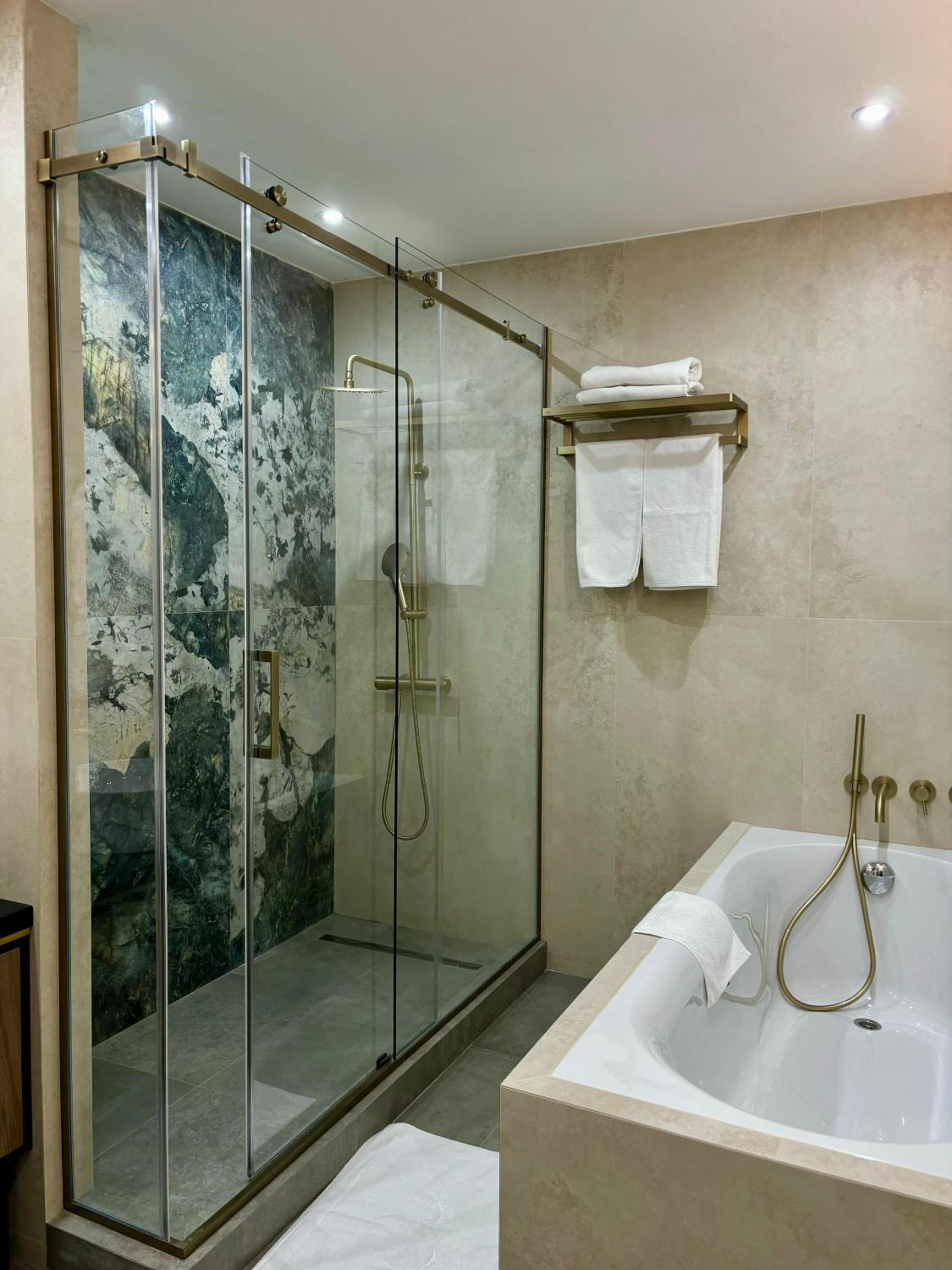 Deluxe Room - Photo 1