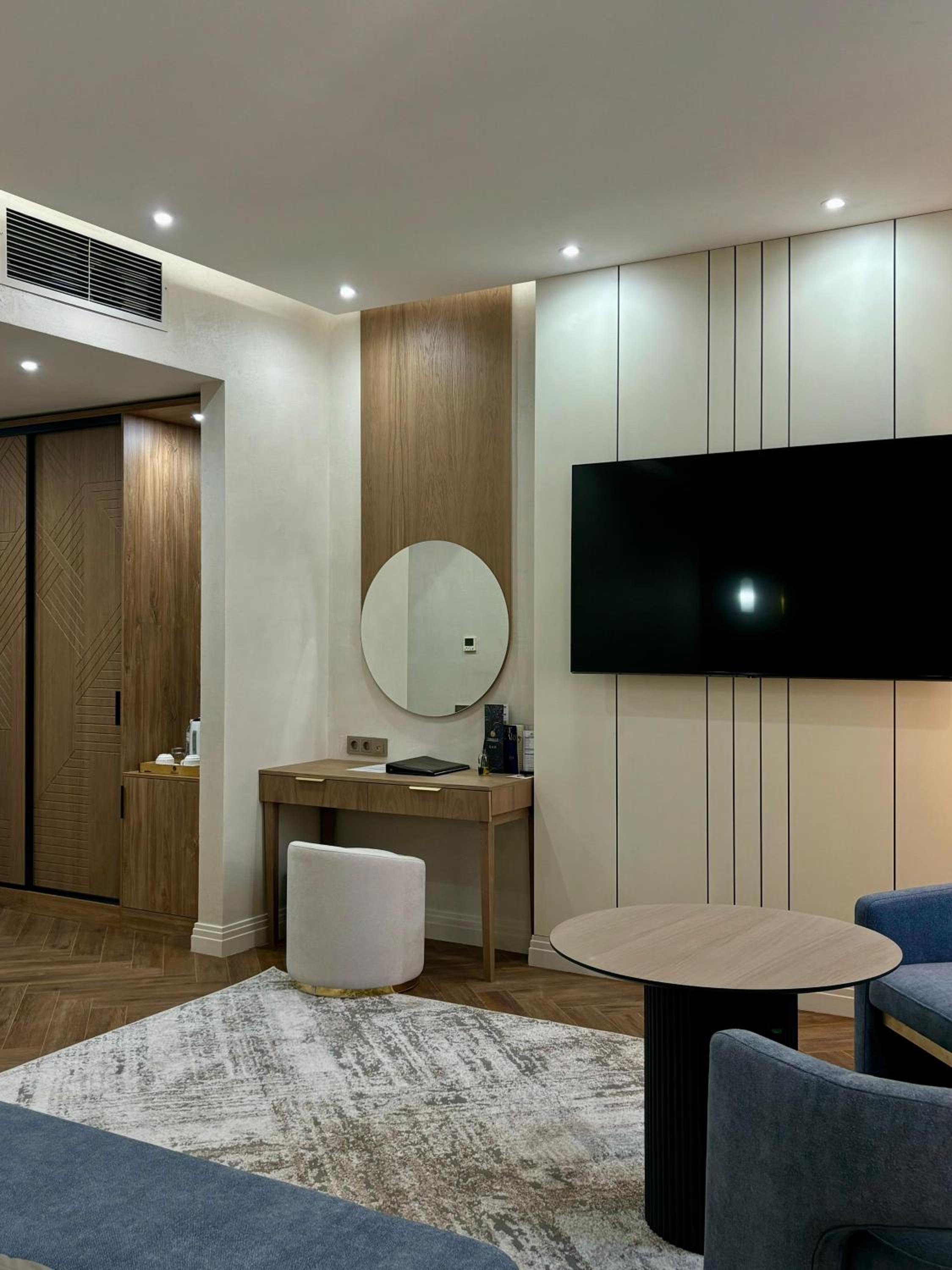 Deluxe Room - Photo 13