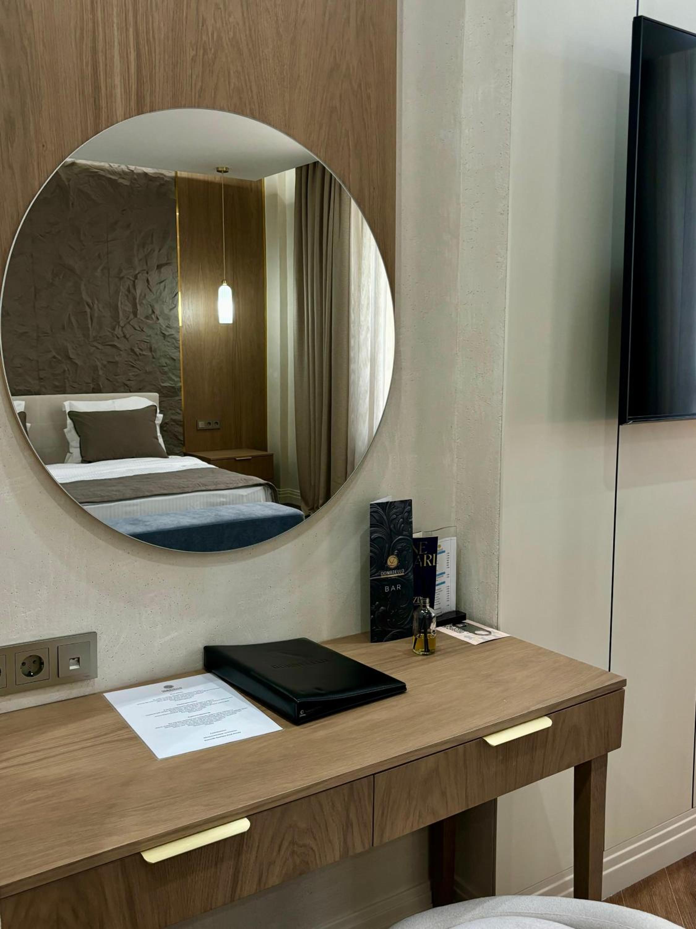Deluxe Room - Photo 10