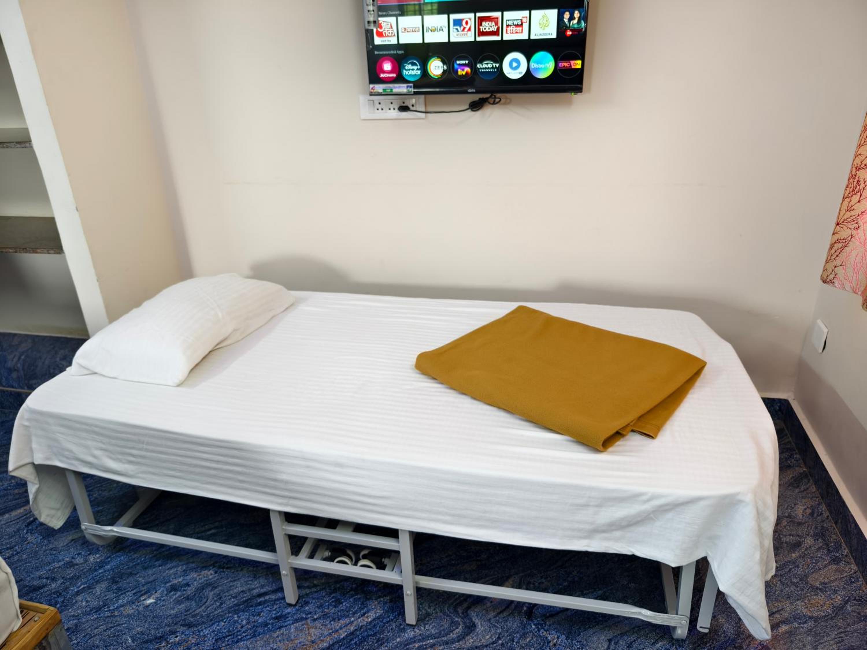 Deluxe Double Room (2 Adults + 1 Child) photo 1