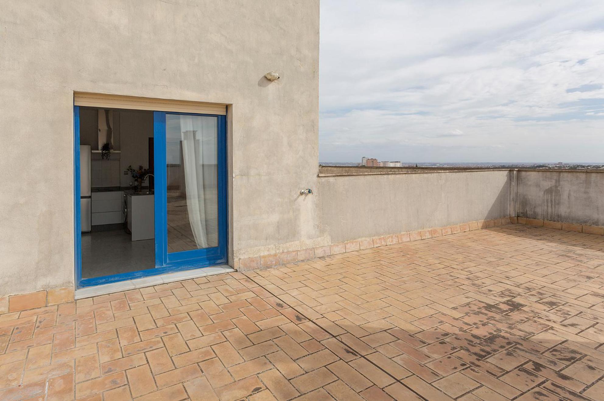 One-Bedroom Apartment with Terrace photo 3