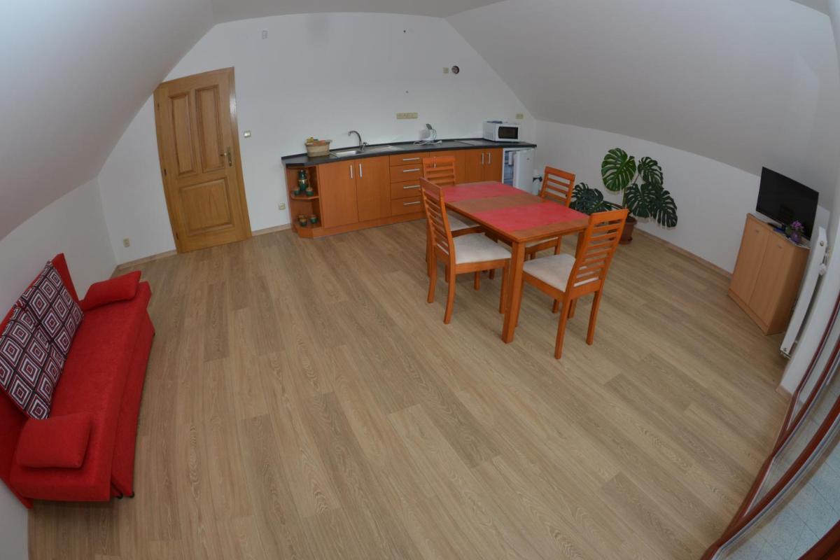 Apartment with Balcony photo 3