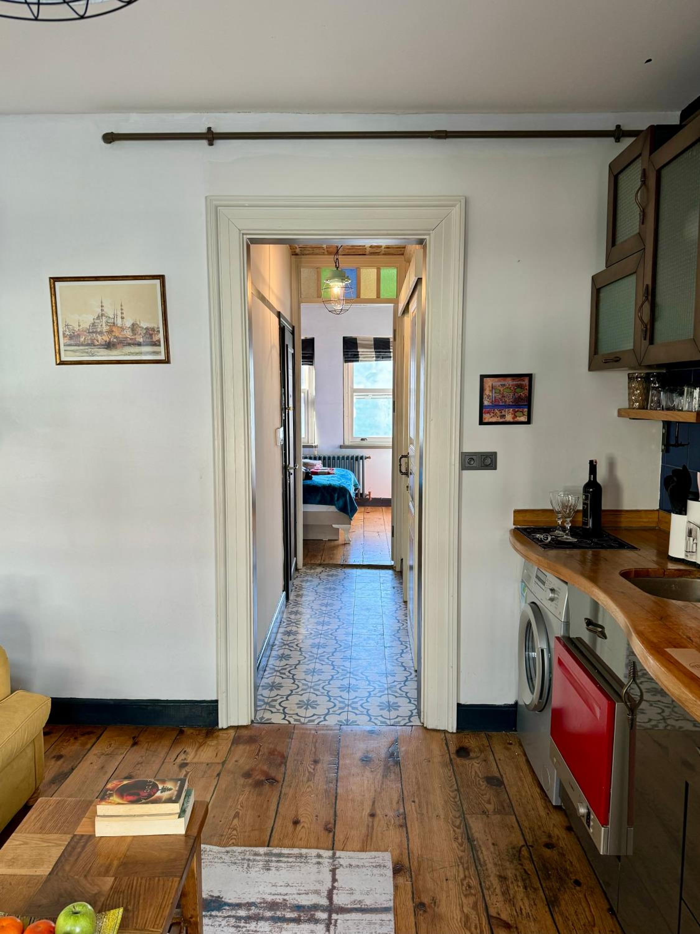 One-Bedroom Apartment photo 1