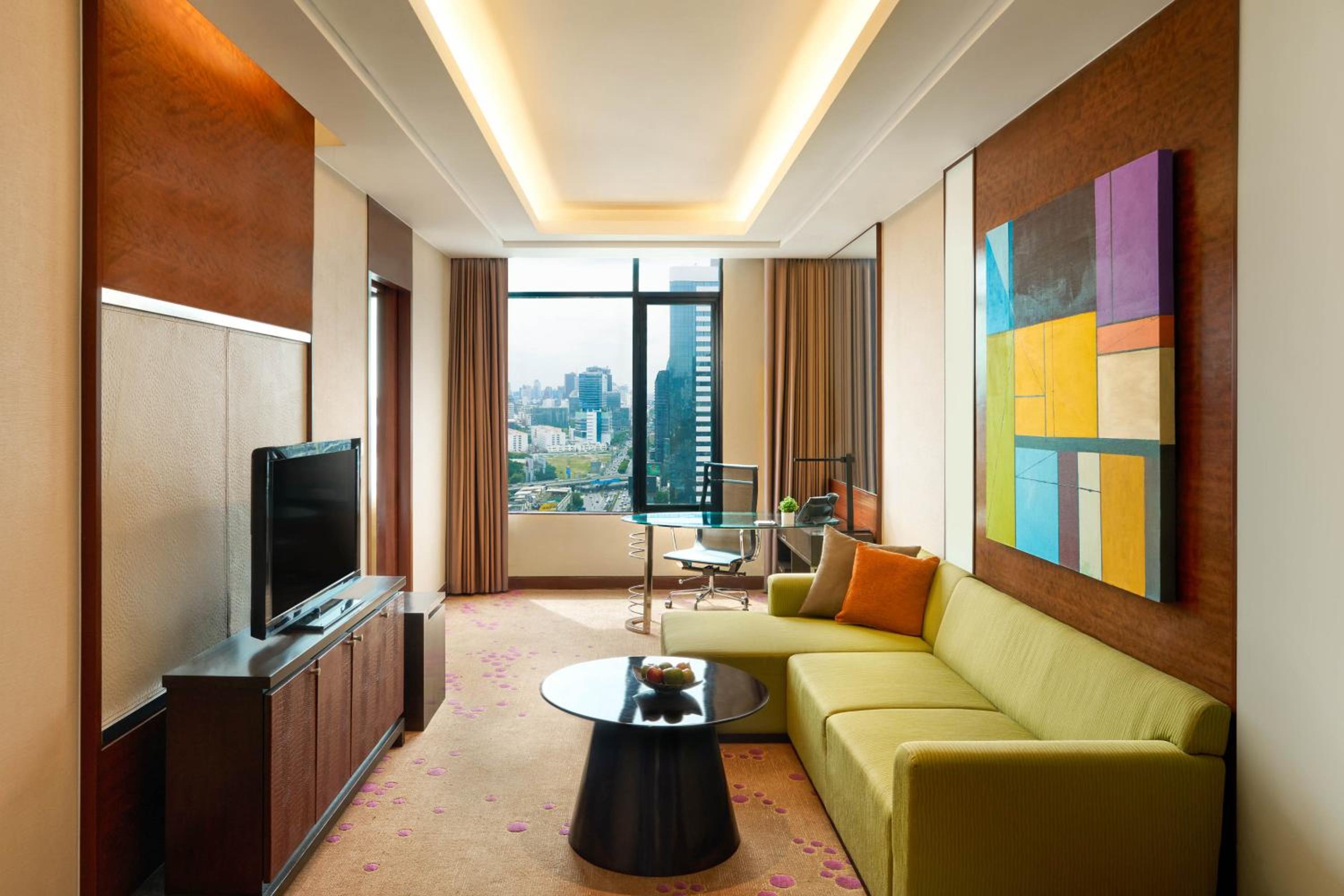 Executive Suite thumbnail 6