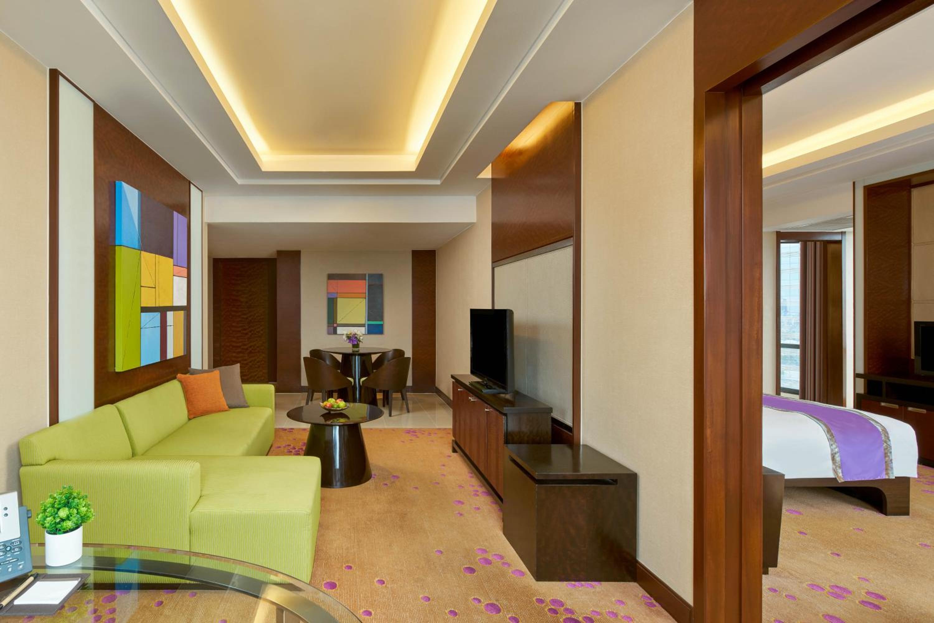 Executive Suite thumbnail 5
