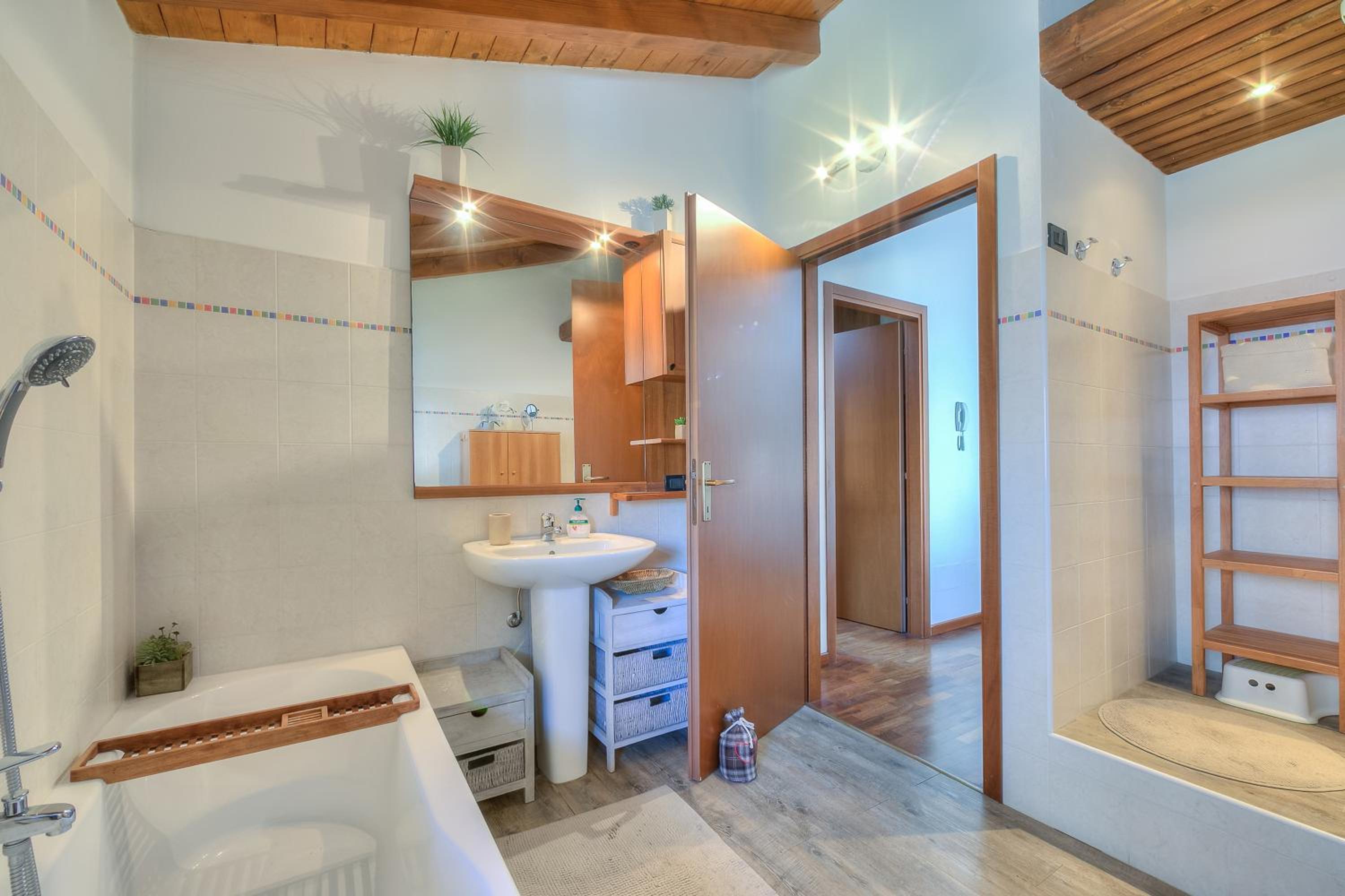 Three-Bedroom House photo 3