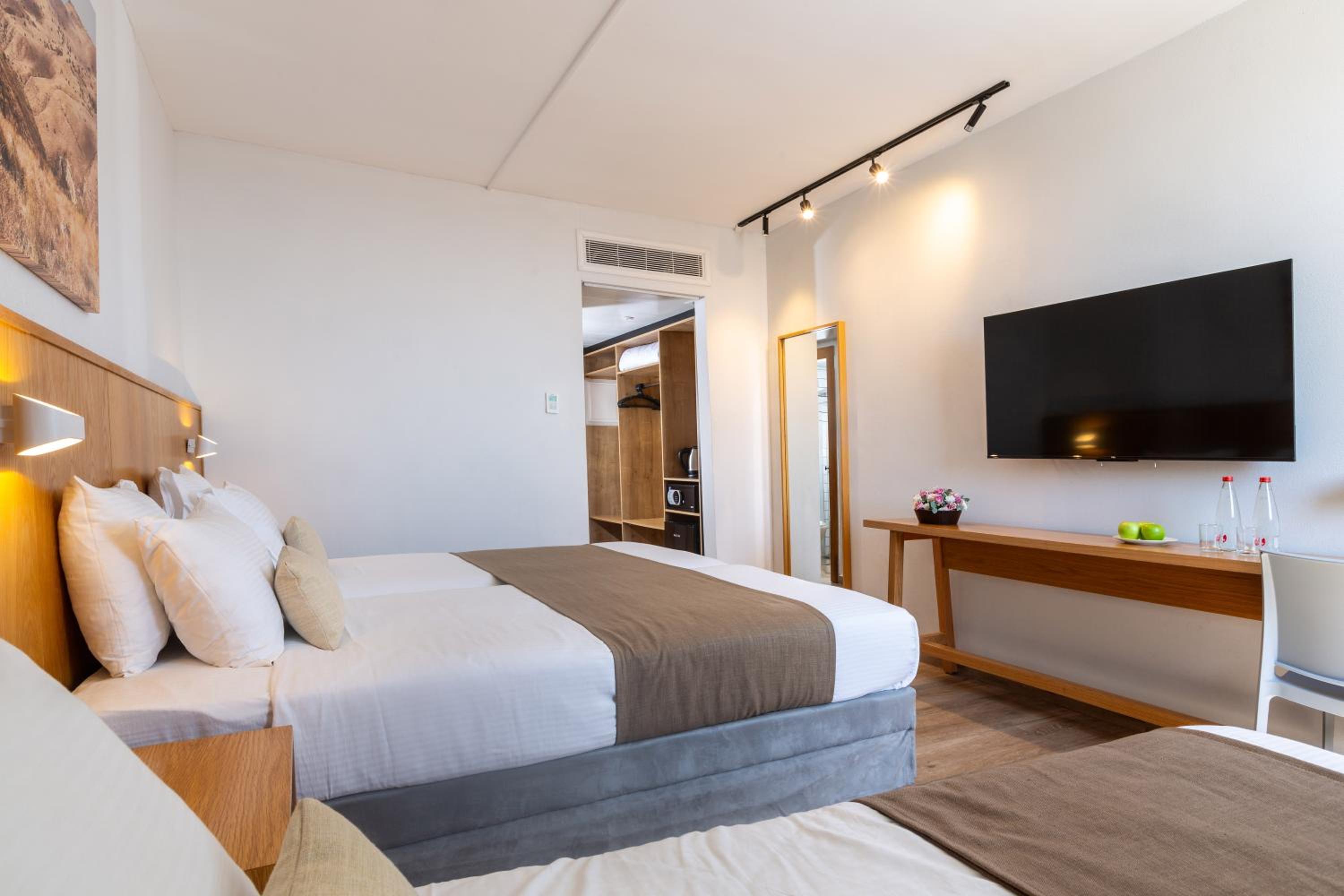 Standard Triple Room - Photo 2