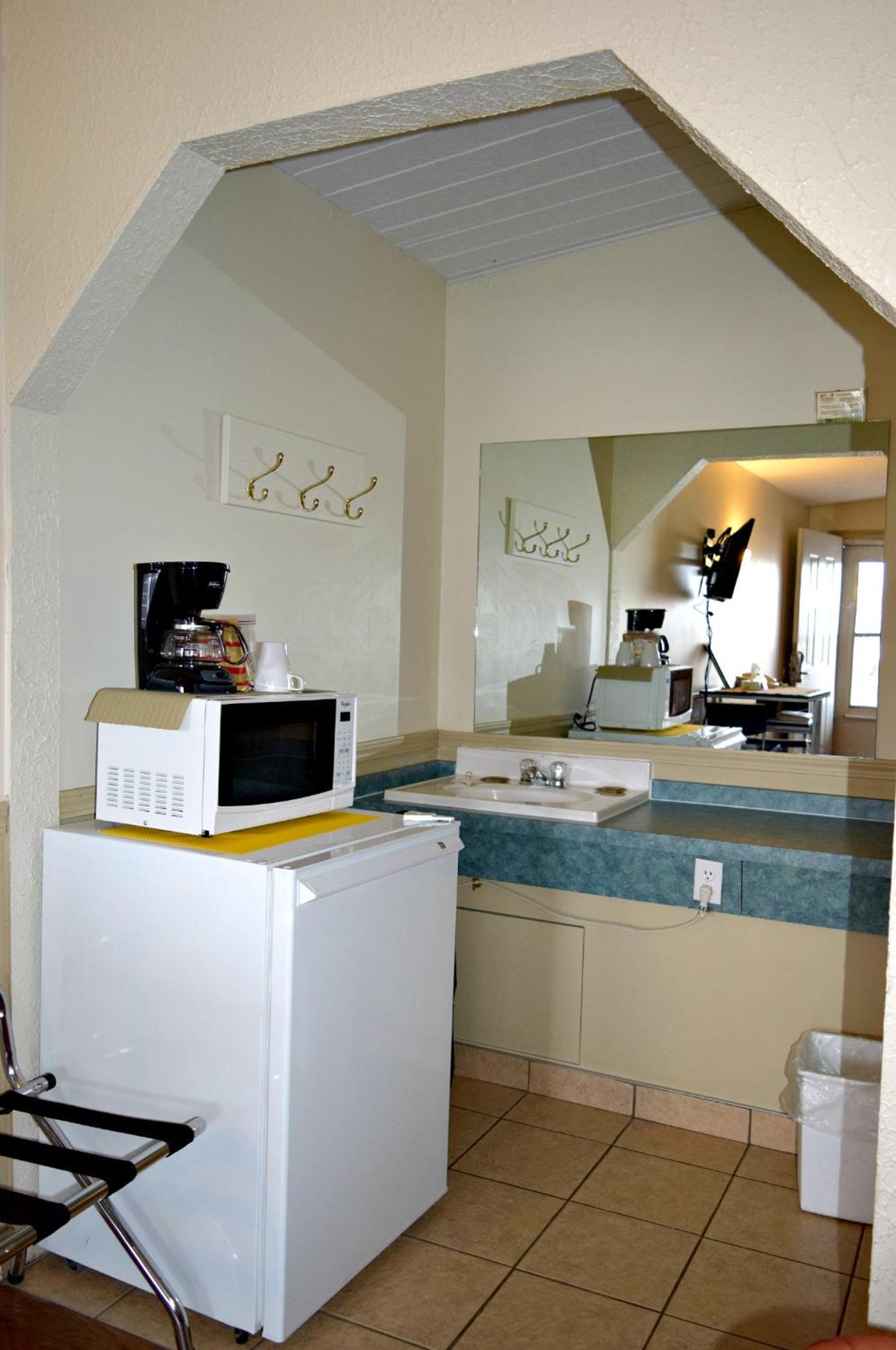 Double Room with Two Double Beds photo 2