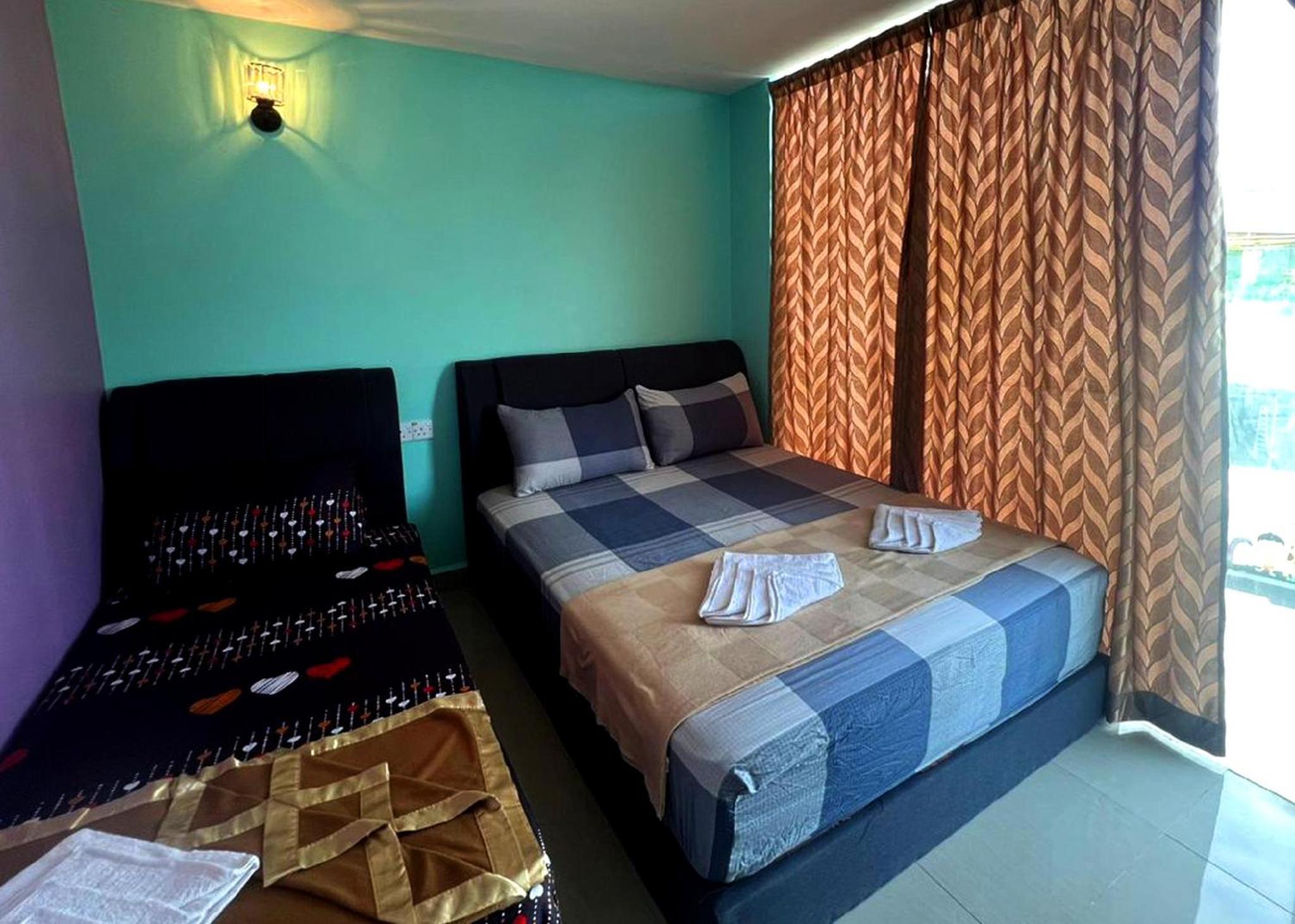 Family Room - Photo 2